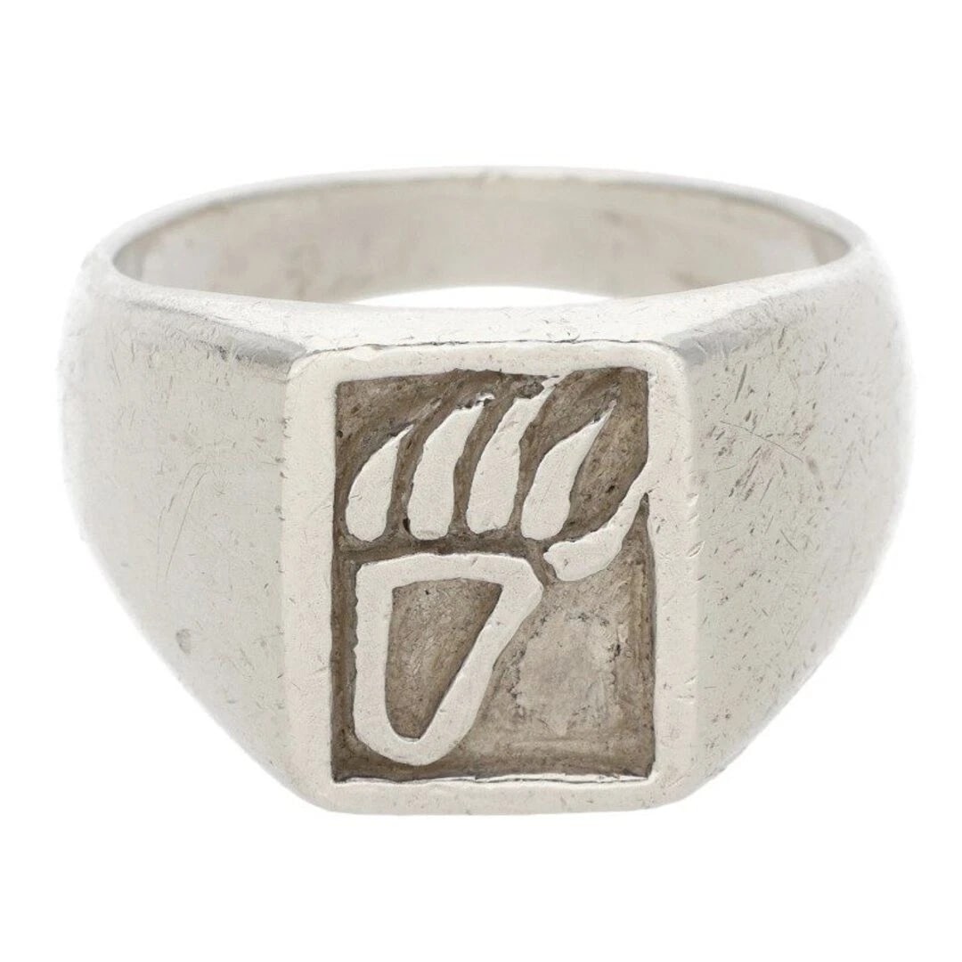 GOROWS BEAR'S HAND RING: Gorows Bear's Hand Ring Brand: goro's Type/Style: Ring Material: 925 Silver Color: silver Size: US Size 21 Accessories: None Accessories Notice: When purchasing pre-owned goods, please refer to the