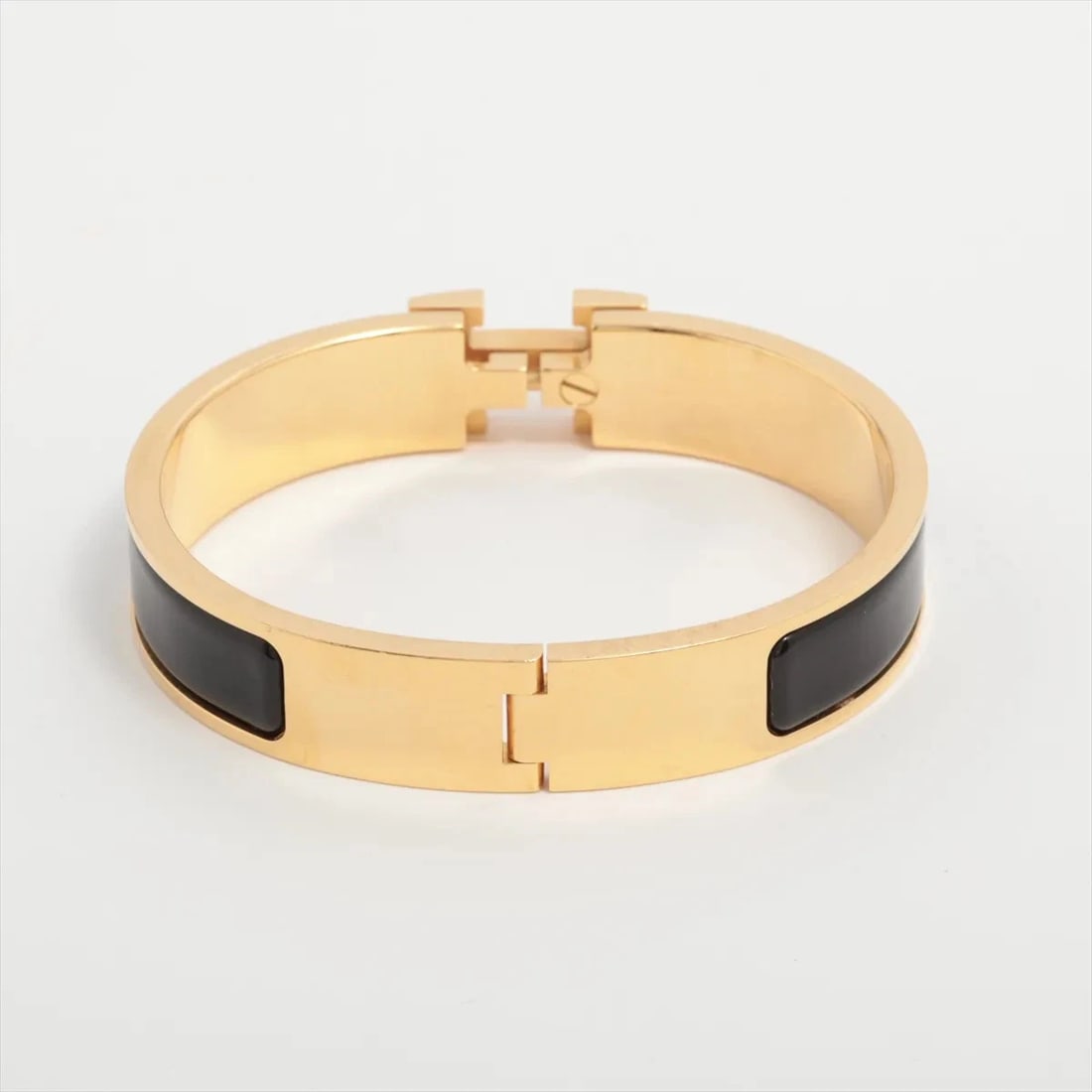 HERMES CLICK H FAN BANGLE GP BLACK?GOLD: Hermes Click H fan Bangle GP Black?Gold Brand: Hermes Type/Style: Bracelet Material: GP Color: Black?Gold Size: Bracelet length:15.5cm Accessories: None Accessories Notice: When purchasing pre-owned