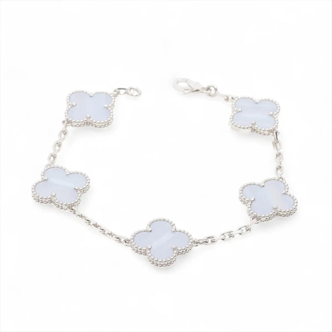 VAN CLEEF & ARPELS ALHAMBRA BRACELET 750(WG): Van Cleef & Arpels Alhambra Bracelet 750(WG) Brand: Van Cleef & Arpels Type/Style: Bracelet Material: 750(WG) Color: White Gold Size: Bracelet length:17.3cm Accessories: None Accessories N