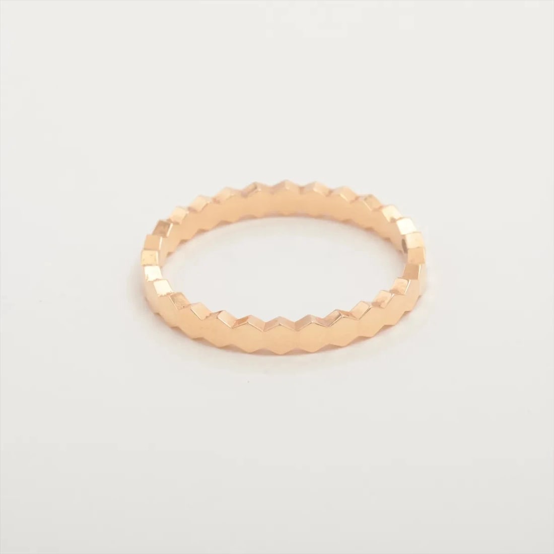 CHAUMET BE MY LOVE HONEYCOMB RING 750(PG): Chaumet Be My Love honeycomb Ring 750(PG) Brand: Chaumet Type/Style: Ring Material: 750(PG) Color: PG Size: 7 - 7.25 US Accessories: None Accessories Notice: When purchasing pre-owned good