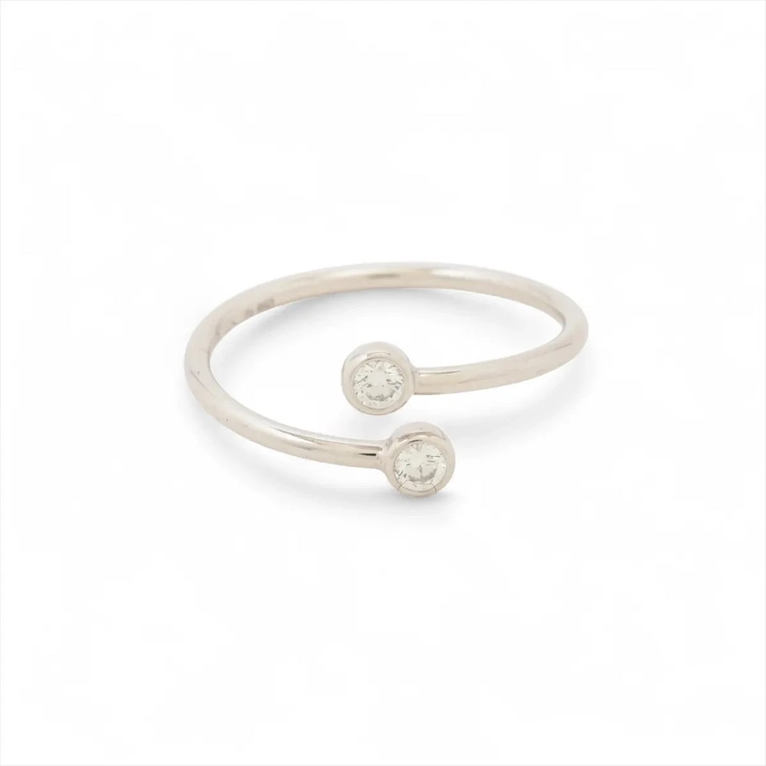 TIFFANY HOOP DIAMOND RING PT950: Tiffany Hoop diamond Ring Pt950 Brand: Tiffany Type/Style: Ring Material: Pt950 Color: Silver Size: 5.25 US Accessories: None Accessories Notice: When purchasing pre-owned goods, please refer to the