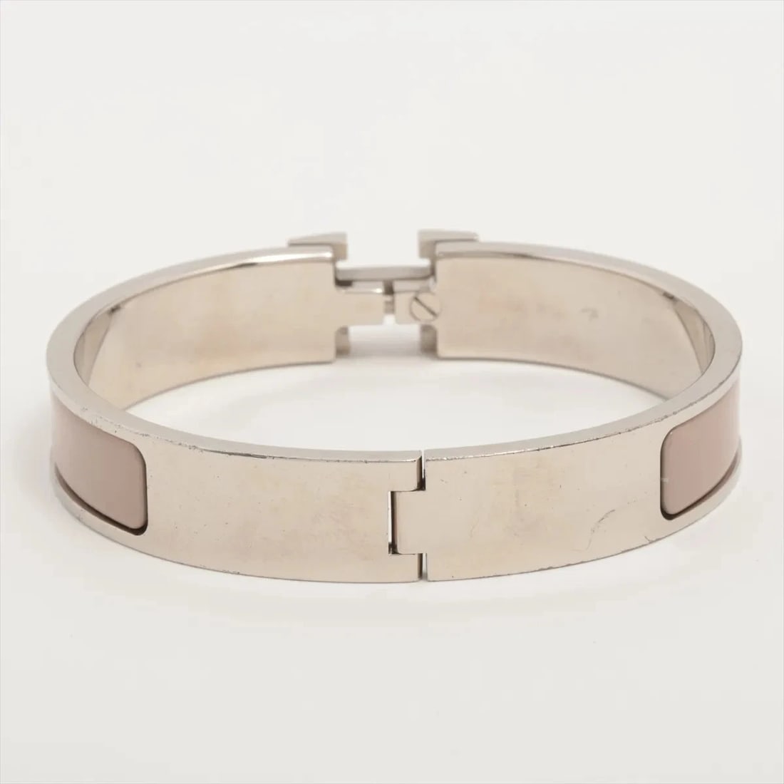 HERMES CLICK BANGLE GP SILVER X GREIGE: Hermes Click Bangle GP Silver x greige Brand: Hermes Type/Style: Bracelet Material: GP Color: Silver x greige Size: Bracelet length:16.5cm Accessories: None Accessories Notice: When purchasing