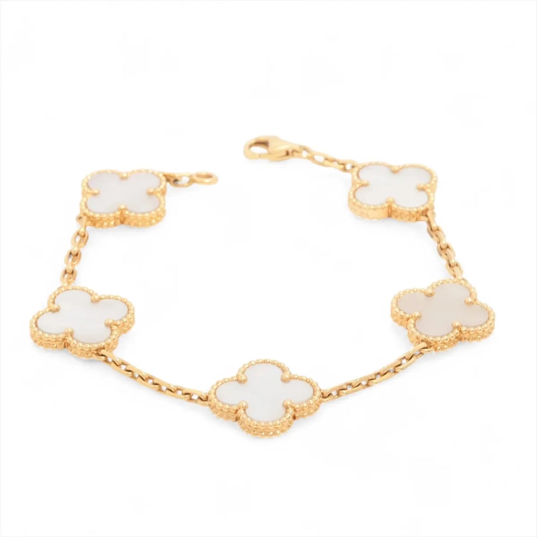 VAN CLEEF & ARPELS ALHAMBRA BRACELET 750(YG): Van Cleef & Arpels Alhambra Bracelet 750(YG) Brand: Van Cleef & Arpels Type/Style: Bracelet Material: 750(YG) Color: yellow Gold Size: Bracelet length:17.5cm Accessories: None Accessories