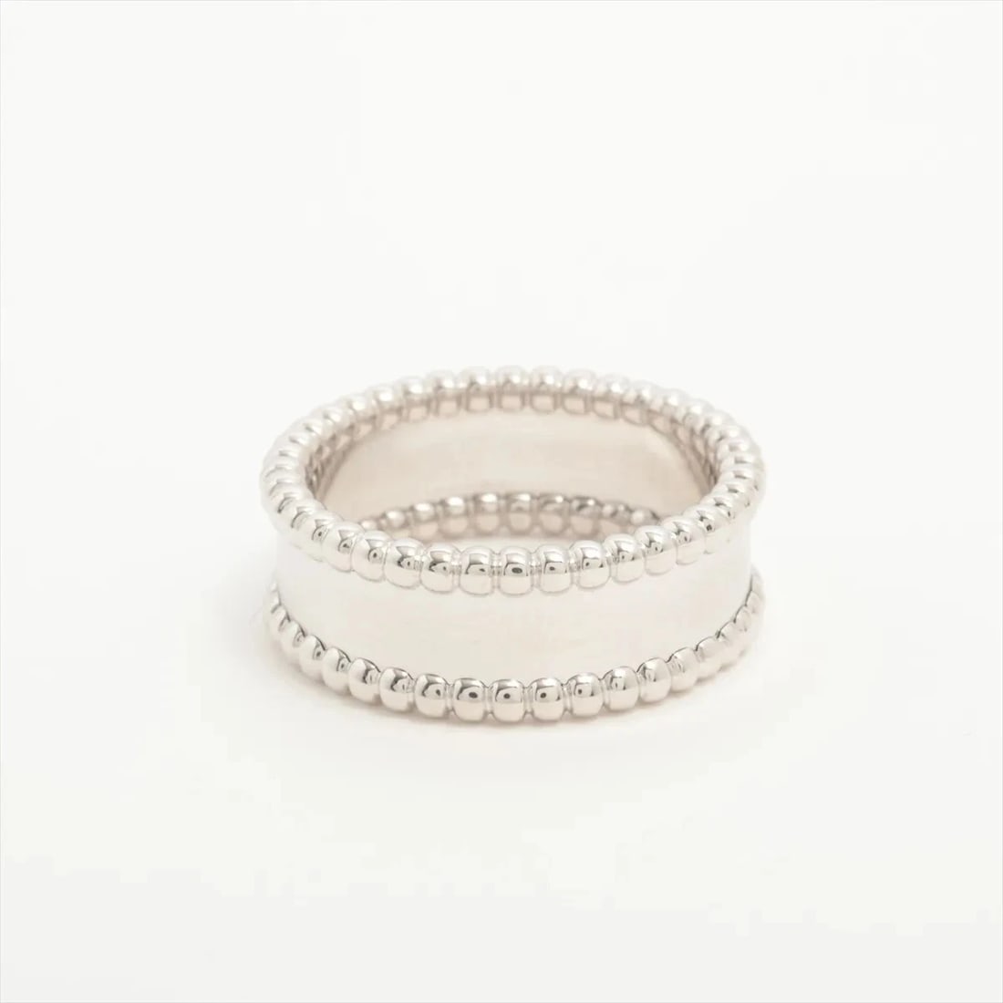 VAN CLEEF & ARPELS RING 750(WG): Van Cleef & Arpels Ring 750(WG) Brand: Van Cleef & Arpels Type/Style: Ring Material: 750(WG) Color: White Gold Size: 7 - 7.25 US Accessories: None Accessories Notice: When purchasing pre-o