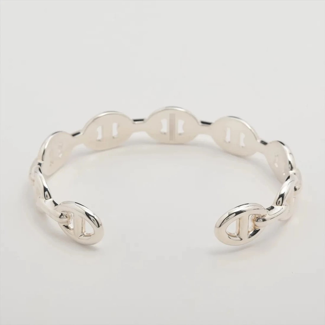 HERMES CHAINE D'ANCRE ENCHAINEE BANGLE925 SILVER: Hermes Chaine d'Ancre Enchainee Bangle925 Silver Brand: Hermes Type/Style: Bracelet Material: 925 Color: Silver Size: Bracelet length:15.5cm Accessories: None Accessories Notice: When purchasing
