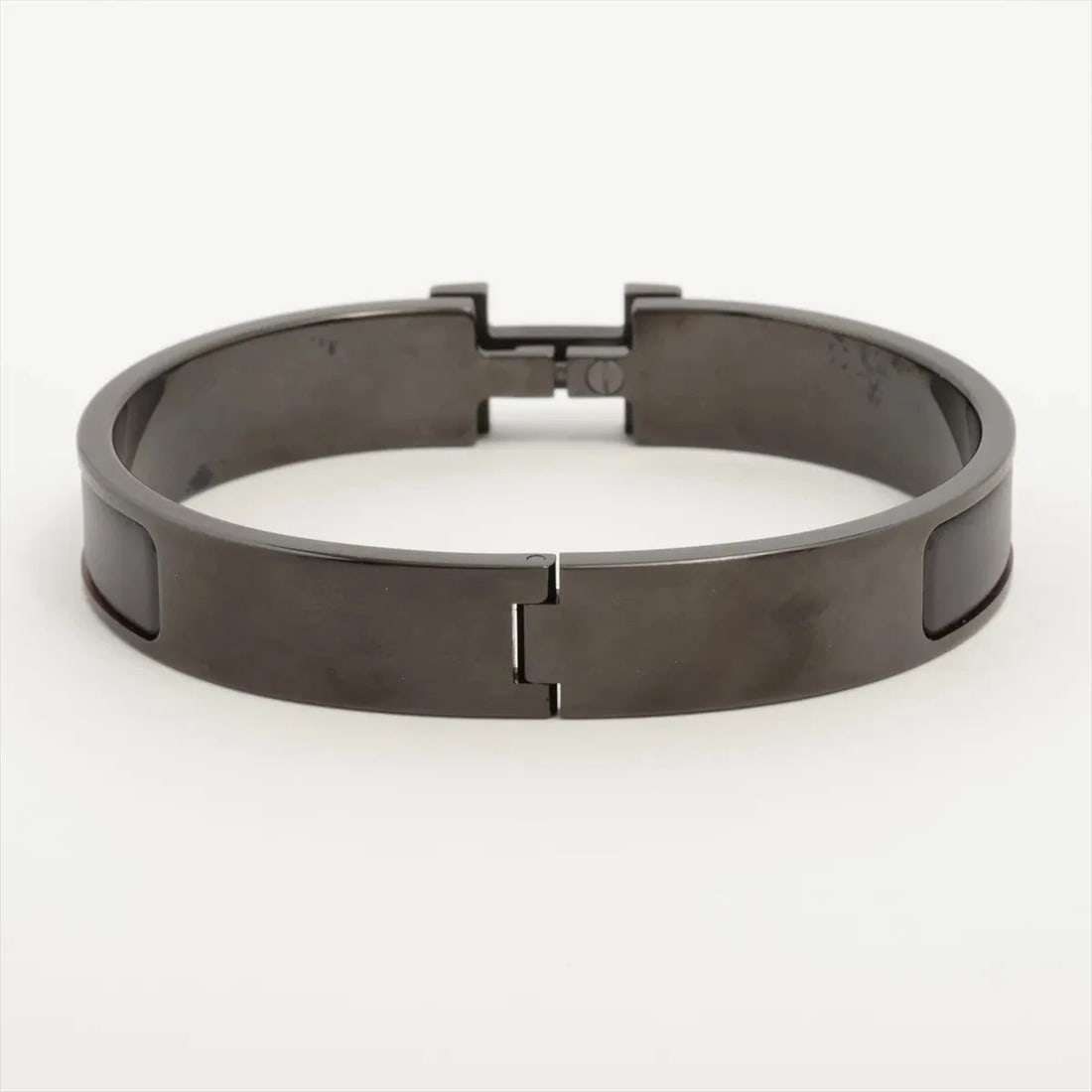 HERMES CLIC CLAC H BANGLE BRACELET METAL SO BLACK MATTING: Hermes Clic Clac H Bangle Bracelet metal So Black matting Brand: Hermes Type/Style: Bracelet Material: Metal Color: Black Size: Bracelet length:16cm Accessories: None Accessories Notice: W