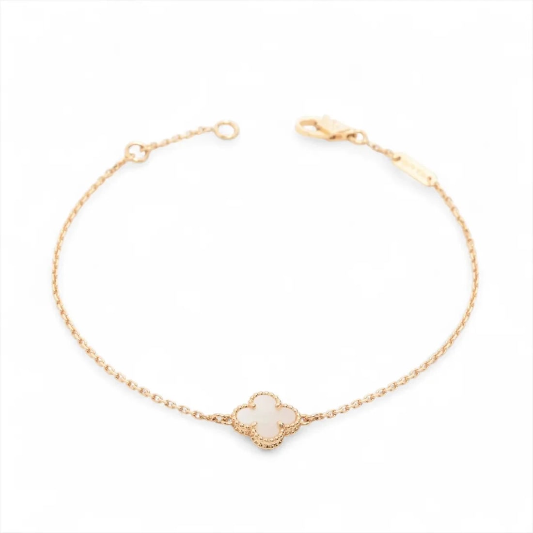 VAN CLEEF & ARPELS SWEET ALHAMBRA S BRACELET 750(YG): Van Cleef & Arpels Sweet Alhambra s Bracelet 750(YG) Brand: Van Cleef & Arpels Type/Style: Bracelet Material: 750(YG) Color: yellow Gold Size: Bracelet length:17.7cm Accessories: None Accessories