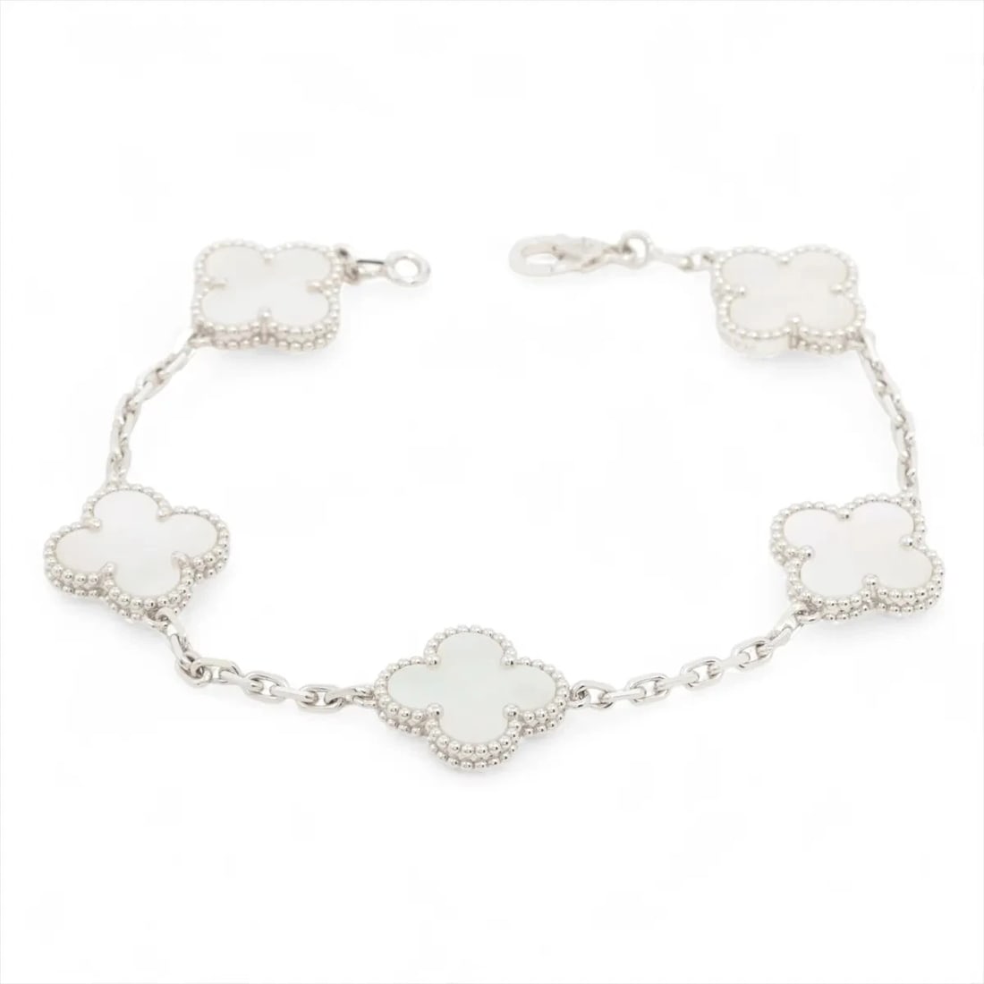 VAN CLEEF & ARPELS ALHAMBRA BRACELET 750(WG): Van Cleef & Arpels Alhambra Bracelet 750(WG) Brand: Van Cleef & Arpels Type/Style: Bracelet Material: 750(WG) Color: White Gold Size: Bracelet length:19.4cm Accessories: None Accessories N