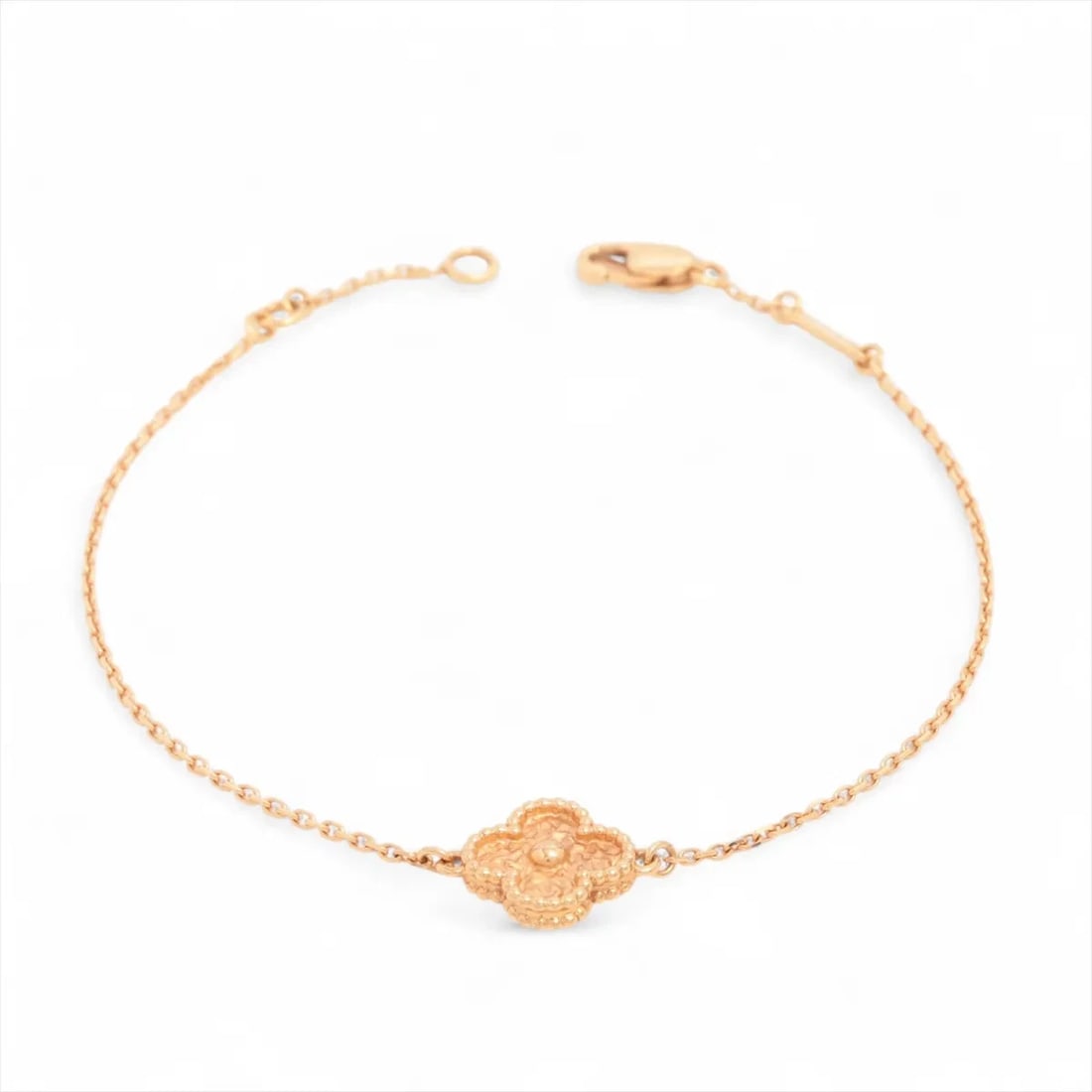 VAN CLEEF & ARPELS BRACELET 750(PG): Van Cleef & Arpels Bracelet 750(PG) Brand: Van Cleef & Arpels Type/Style: Bracelet Material: 750(PG) Color: Pink Gold Size: Bracelet length:17.6cm Accessories: None Accessories Notice: When