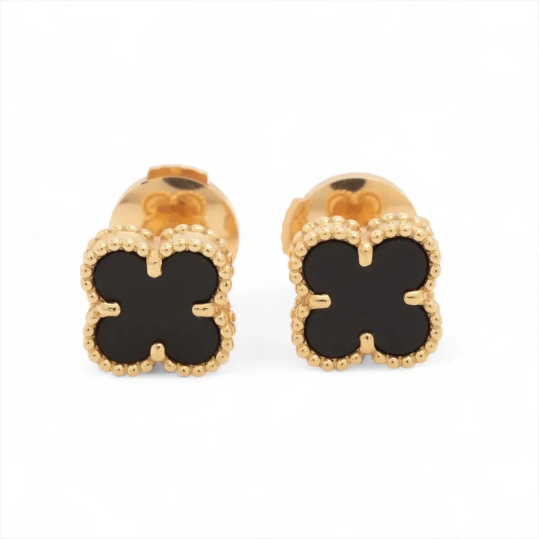 VAN CLEEF & ARPELS SWEET ALHAMBRA ONYX PIERCING JEWELRY 750(YG): Van Cleef & Arpels Sweet Alhambra Onyx Piercing jewelry 750(YG) Brand: Van Cleef & Arpels Type/Style: Piercing jewelry Material: 750(YG) Color: Yellow Gold Size: Height:0.9Length:0.9cm Accessories