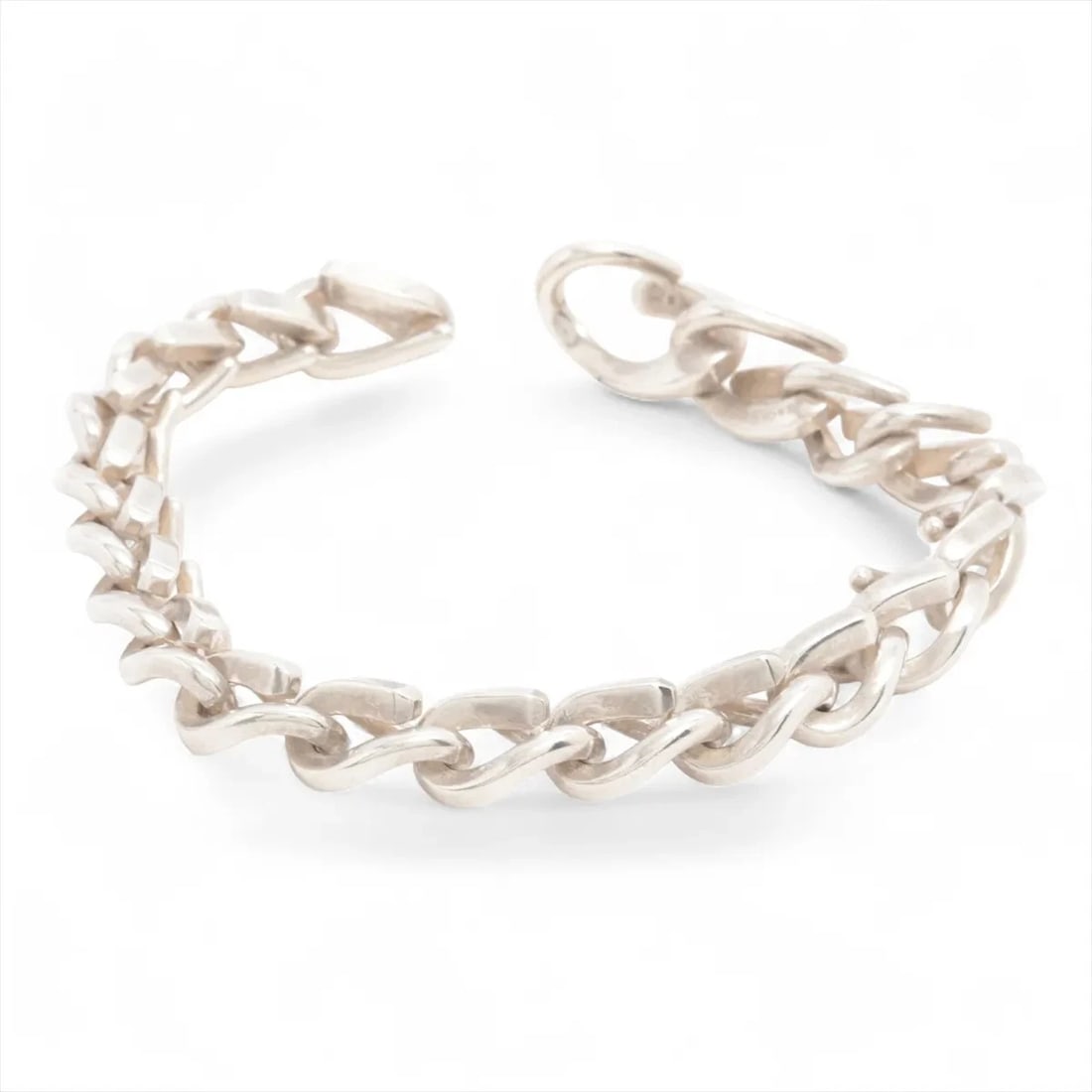 TIFFANY FORGE MEDIUM LINK BRACELET 925 SILVER: Tiffany forge Medium link Bracelet 925 Silver Brand: Tiffany Type/Style: Bracelet Material: 925 Color: Silver Size: Bracelet length:16.5cm Accessories: None Accessories Notice: When purcha