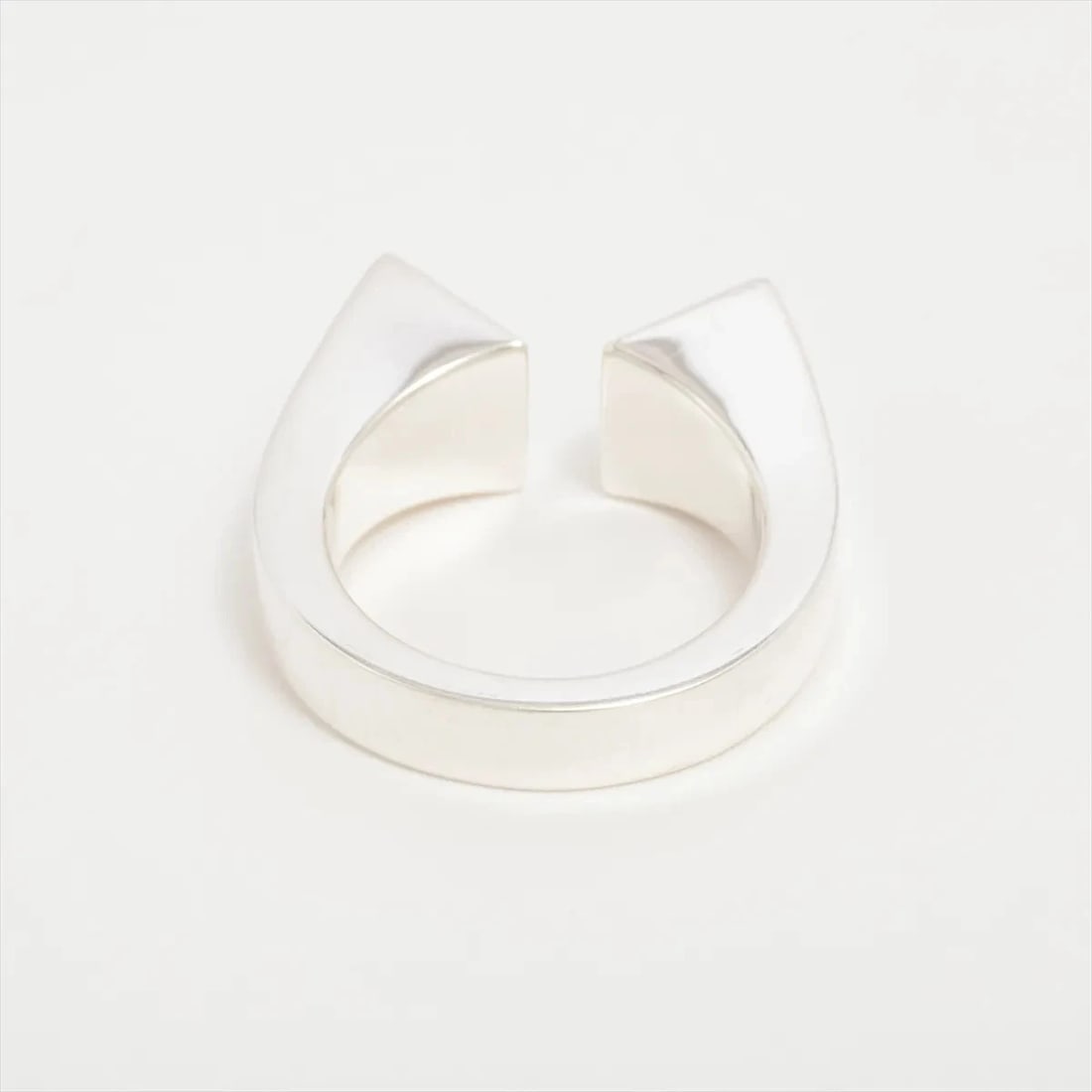 HERMES CLUDESFORGES RING 925: Hermes Cludesforges Ring 925 Brand: Hermes Type/Style: Ring Material: 925 Color: Silver Size: 5.5 - 5.75 US Accessories: None Accessories Notice: When purchasing pre-owned goods, please refer to the