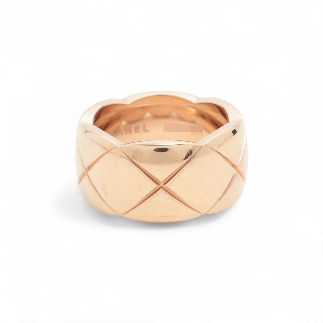 CHANEL COCO CRUSH RING 750(BG): Chanel Coco Crush Ring 750(BG) Brand: Chanel Type/Style: Ring Material: 750(BG) Color: BG Size: 7.5 US Accessories: None Accessories Notice: When purchasing pre-owned goods, please refer t