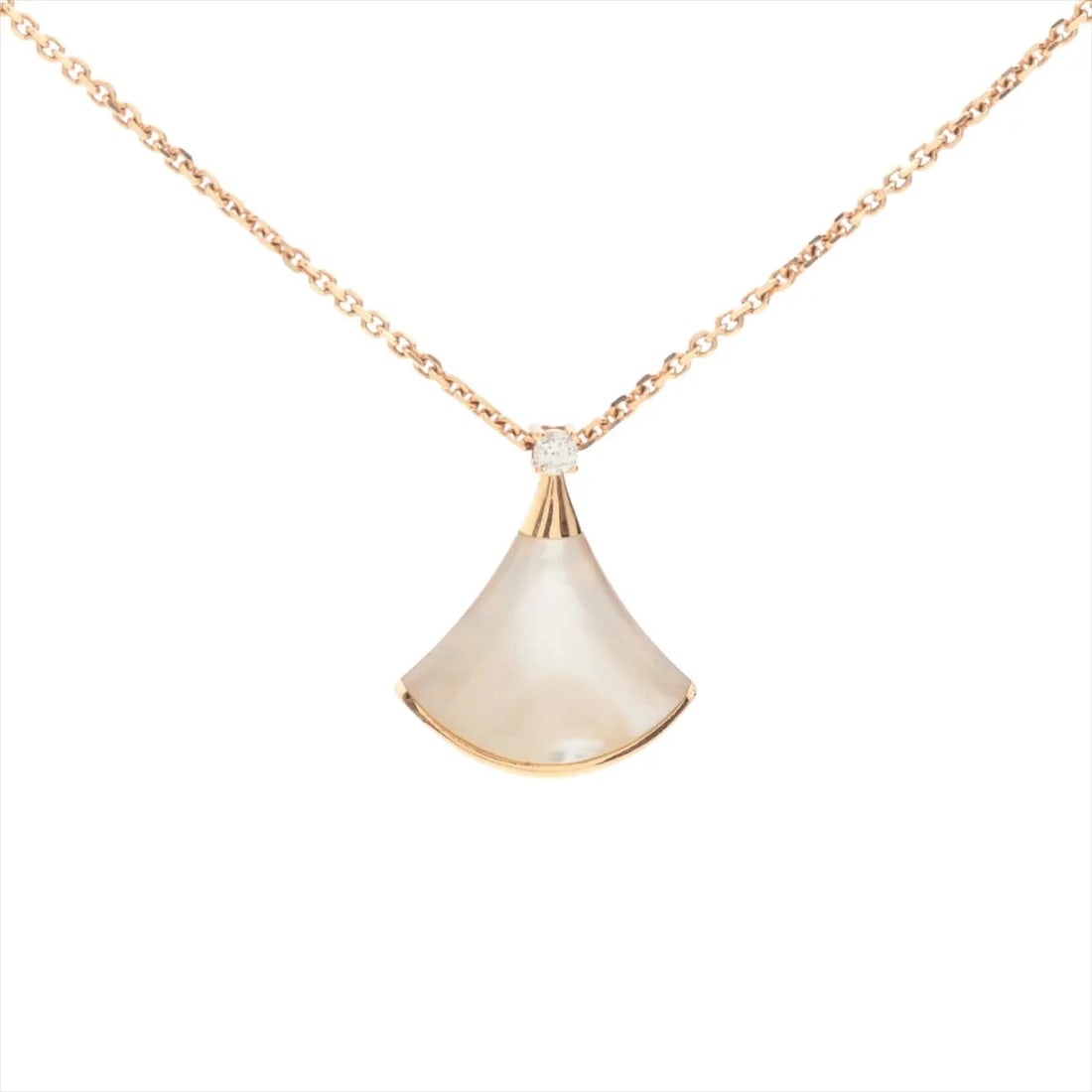 BVLGARI DIVA DREAM S DIAMOND NECKLACE 750(PG): Bvlgari Diva Dream s diamond Necklace 750(PG) Brand: Bvlgari Type/Style: Necklace Material: 750(PG) Color: Pink Gold Size: Chain length:43.6cm Accessories: None Accessories Notice: When purchasing
