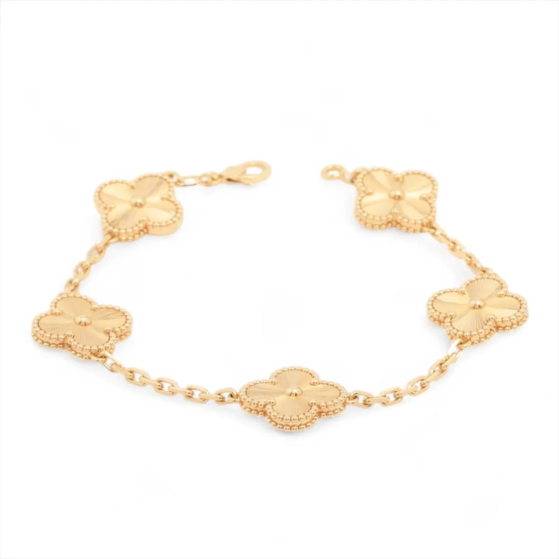 VAN CLEEF & ARPELS ALHAMBRA GUILLOCHE BRACELET 750(YG): Van Cleef & Arpels Alhambra Guilloche Bracelet 750(YG) Brand: Van Cleef & Arpels Type/Style: Bracelet Material: 750(YG) Color: Yellow Gold Size: Bracelet length:18.5cm Accessories: None Accessories