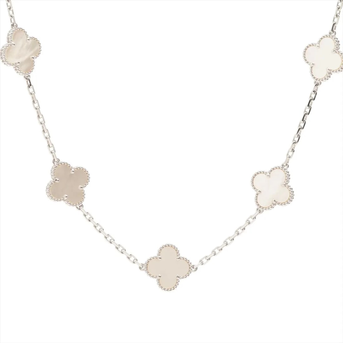 VAN CLEEF & ARPELS ALHAMBRA NECKLACE 750(WG): Van Cleef & Arpels Alhambra Necklace 750(WG) Brand: Van Cleef & Arpels Type/Style: Necklace Material: 750(WG) Color: White Gold Size: Chain length:42.5cm Accessories: None Accessories Noti