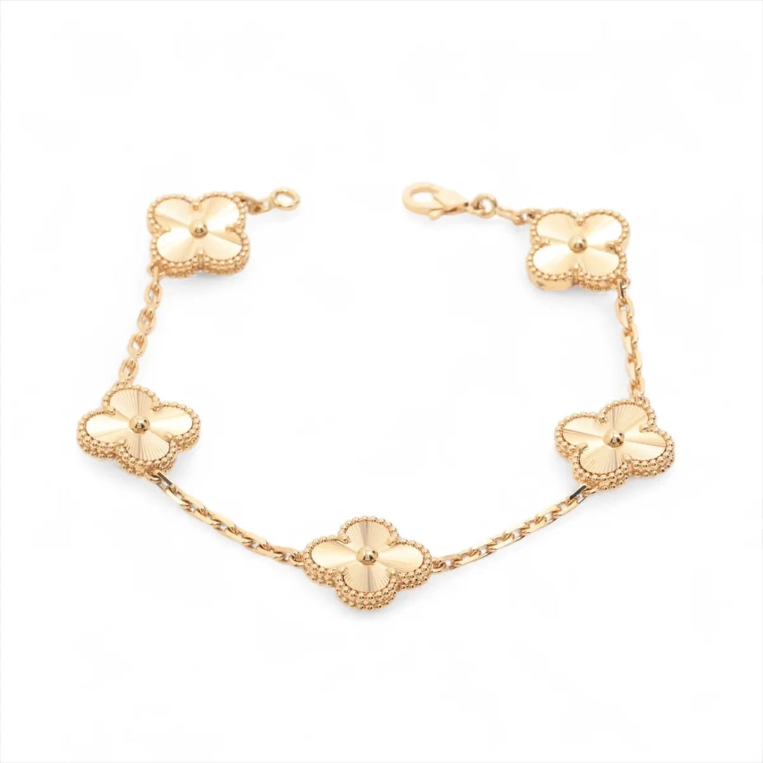 VAN CLEEF & ARPELS ALHAMBRA GUILLOCHE BRACELET 750(YG): Van Cleef & Arpels Alhambra Guilloche Bracelet 750(YG) Brand: Van Cleef & Arpels Type/Style: Bracelet Material: 750(YG) Color: Yellow Gold Size: Bracelet length:18.5cm Accessories: None Accessories