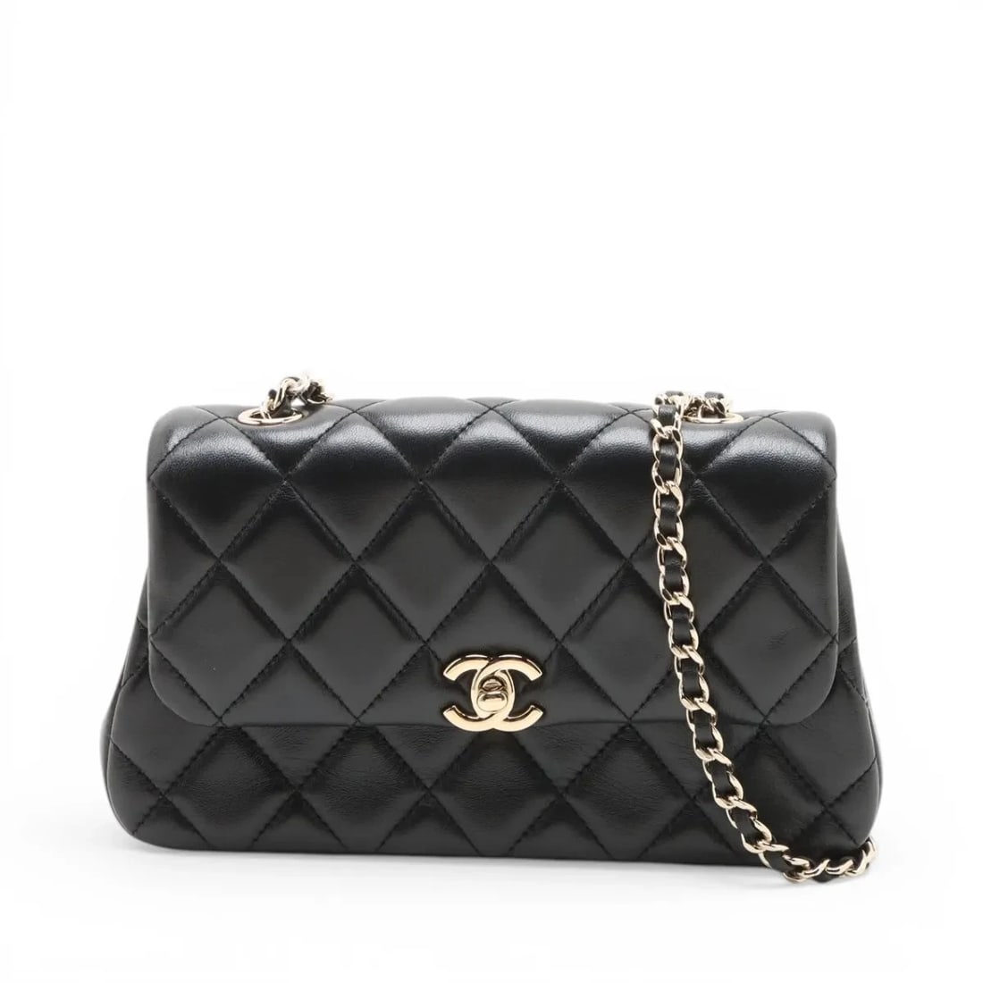 CHANEL MATELASSE LAMBSKIN SINGLE FLAP CHAIN BAG: Chanel Matelasse Lambskin Single Flap Chain Bag Brand: Chanel Type/Style: Shoulder Bag Material: Lambskin Color: Black Size: Height:4.5inchLength:7.7inchDepth:1.6inch Accessories: None Acc