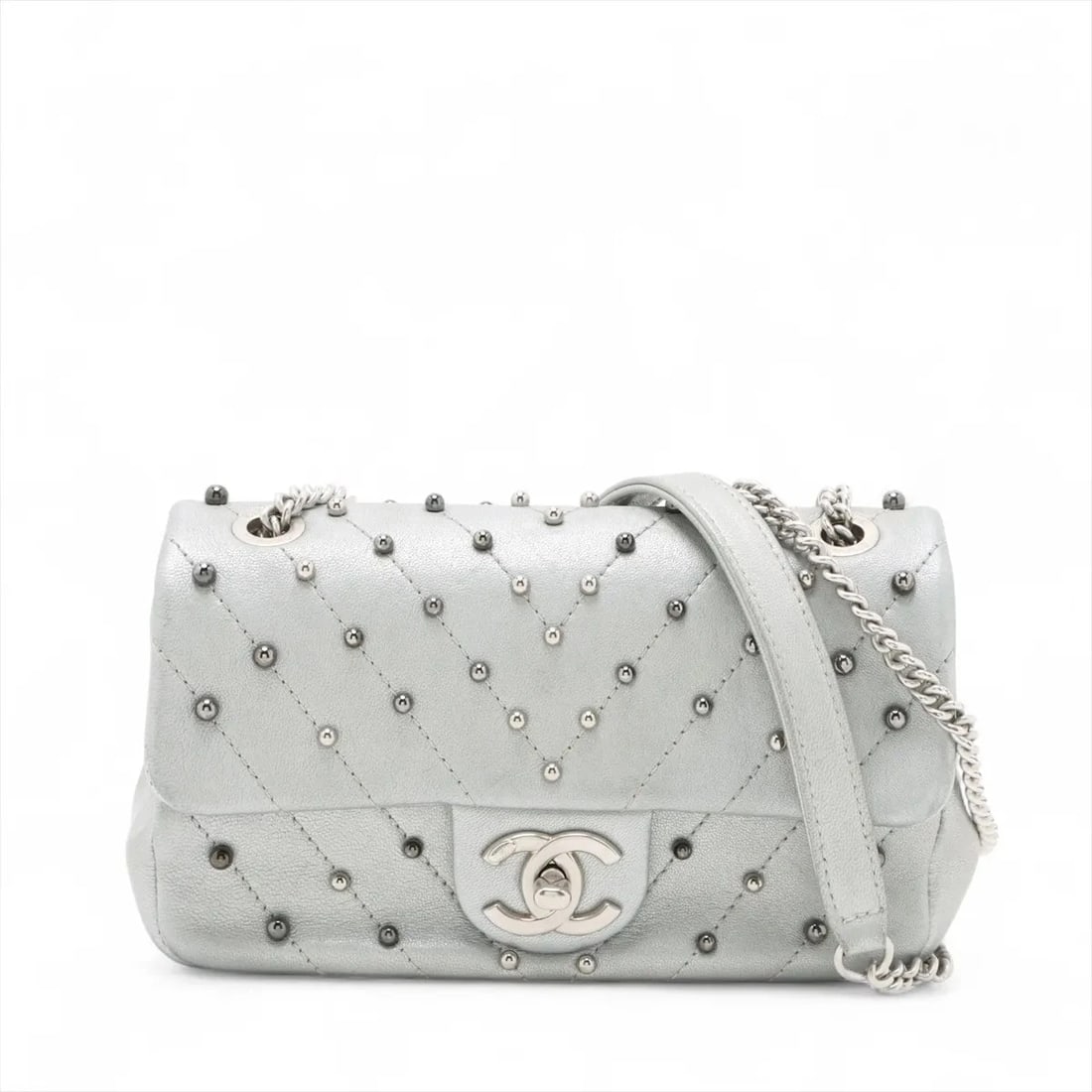 CHANEL CHEVRON LAMBSKIN SINGLE FLAP DOUBLE CHAIN BAG: Chanel Chevron Lambskin Single Flap Double Chain Bag Brand: Chanel Type/Style: Shoulder Bag Material: Lambskin Color: Silver Size: Height:4.5inchLength:7.5inchDepth:2.4inch Accessories: None <