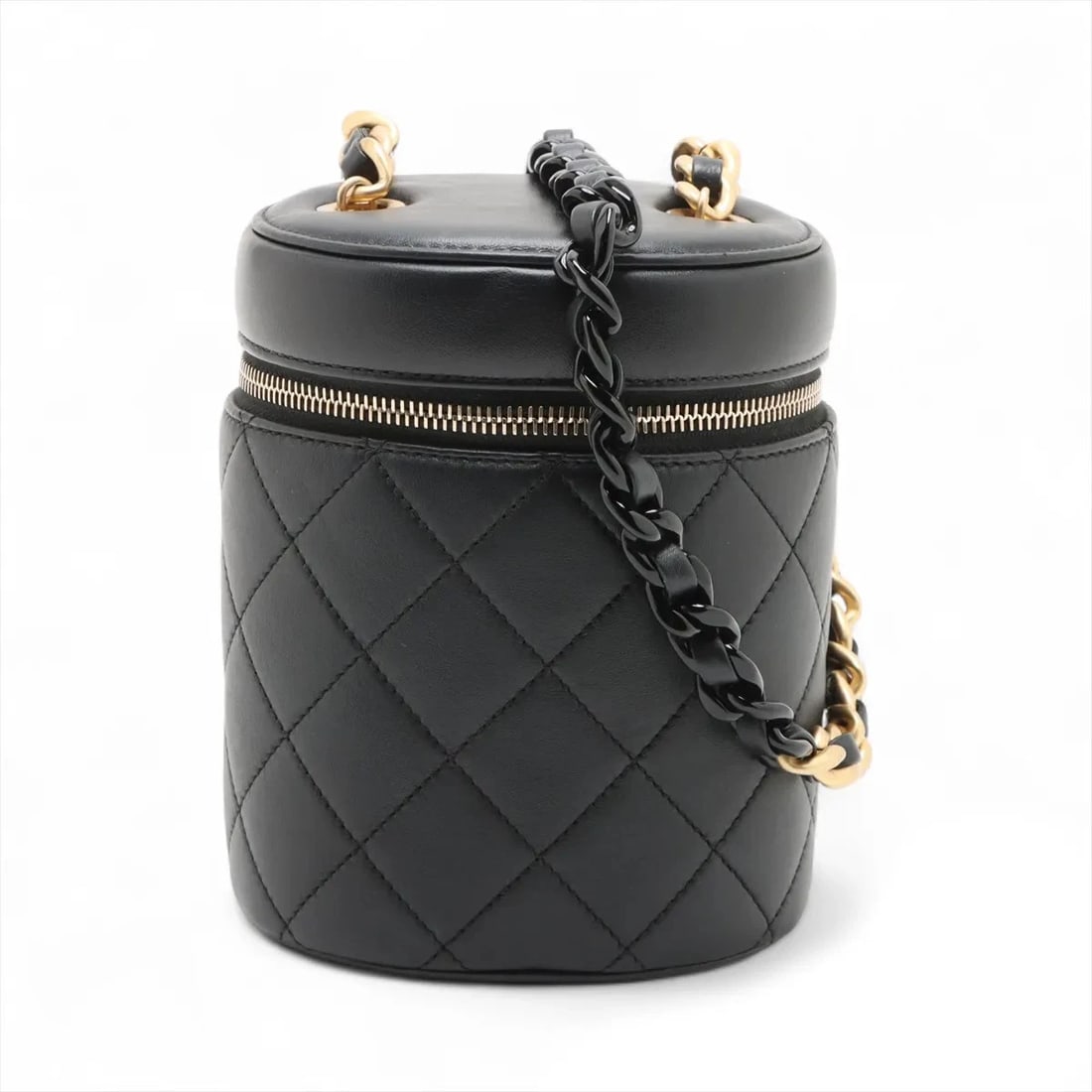 CHANEL MATELASSE LAMBSKIN SINGLE FLAP SINGLE CHAIN BAG: Chanel Matelasse Lambskin Single Flap Single Chain Bag Brand: Chanel Type/Style: Shoulder Bag Material: Lambskin Color: Black Size: Height:6.1inchLength:5.1inchDepth:3.9inch Accessories: None