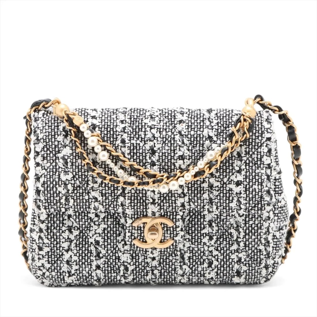 CHANEL MATELASSE TWEED CHAIN SHOULDER BAG: Chanel Matelasse Tweed Chain Shoulder Bag Brand: Chanel Type/Style: Shoulder Bag Material: Tweed Color: Black ? White Size: Height:5.7inchLength:7.5inchDepth:2.4inch Accessories: None Acce