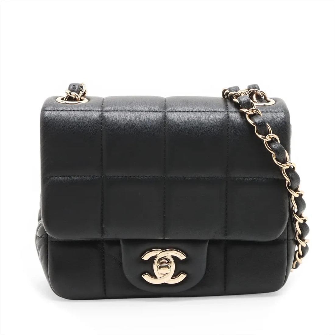 CHANEL CHOCOLATE BAR LAMBSKIN SINGLE FLAP SINGLE CHAIN BAG: Chanel Chocolate Bar Lambskin Single Flap Single Chain Bag Brand: Chanel Type/Style: Shoulder Bag Material: Lambskin Color: Black Size: Height:4.9inchLength:6.1inchDepth:2.8inch Accessories: None