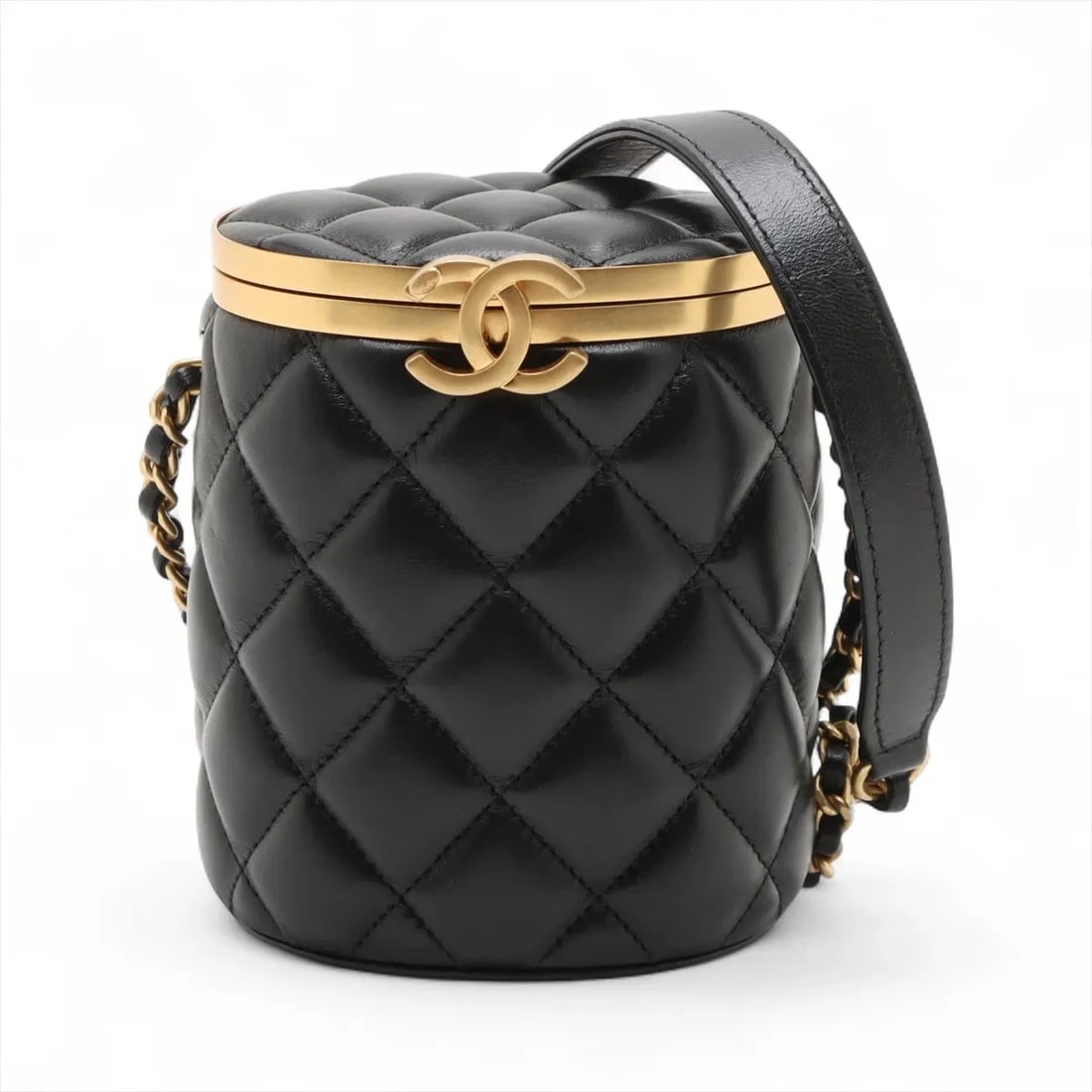 CHANEL MATELASSE LAMBSKIN CHAIN SHOULDER BAG: Chanel Matelasse Lambskin Chain Shoulder Bag Brand: Chanel Type/Style: Shoulder Bag Material: Lambskin Color: Black Size: Height:4.7inchLength:3.7inchDepth:3.1inch Accessories: None Access