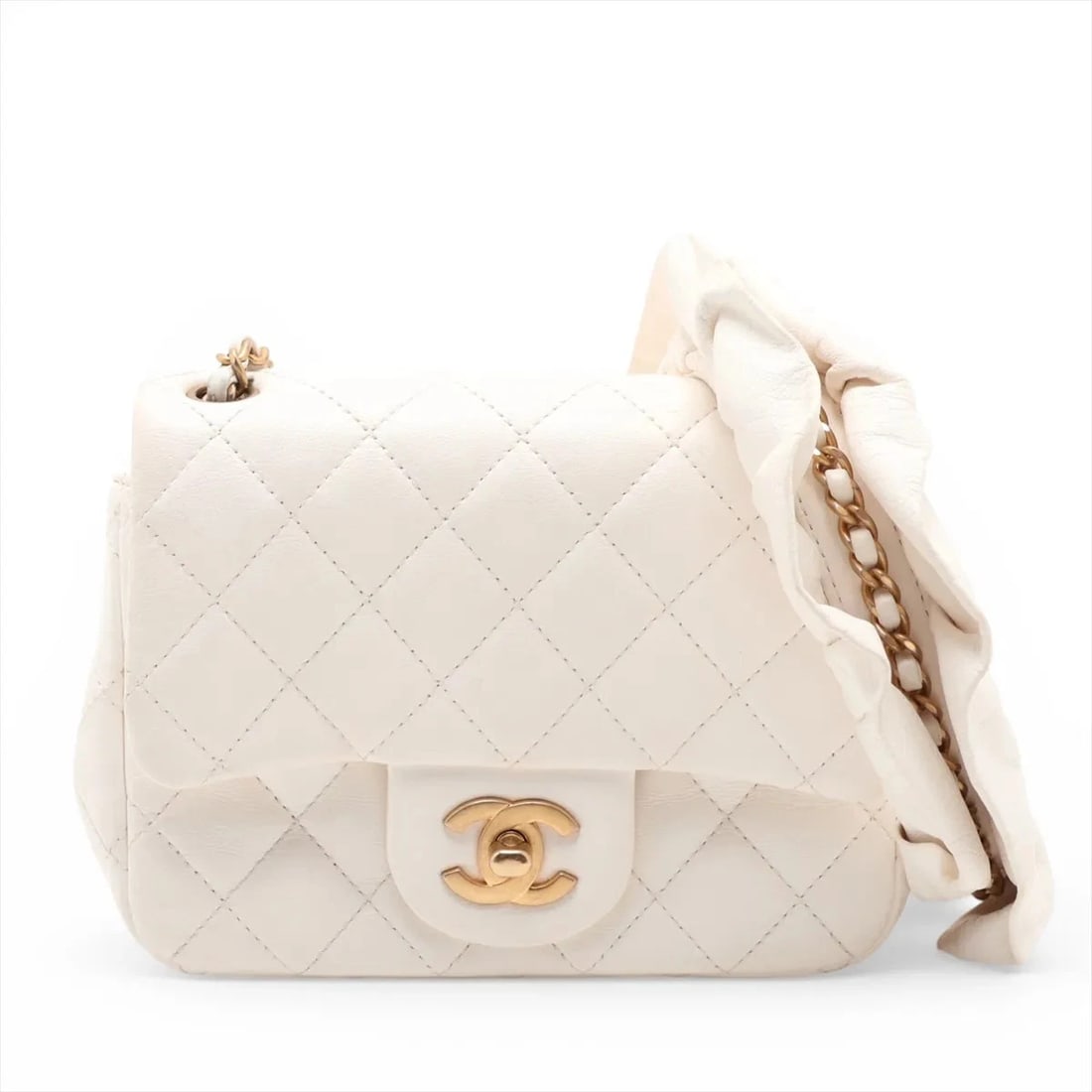 CHANEL MATELASSE LAMBSKIN SINGLE FLAP SINGLE CHAIN BAG: Chanel Matelasse Lambskin Single Flap Single Chain Bag Brand: Chanel Type/Style: Shoulder Bag Material: Lambskin Color: White Size: Height:4.9inchLength:6.3inchDepth:2.8inch Accessories: None
