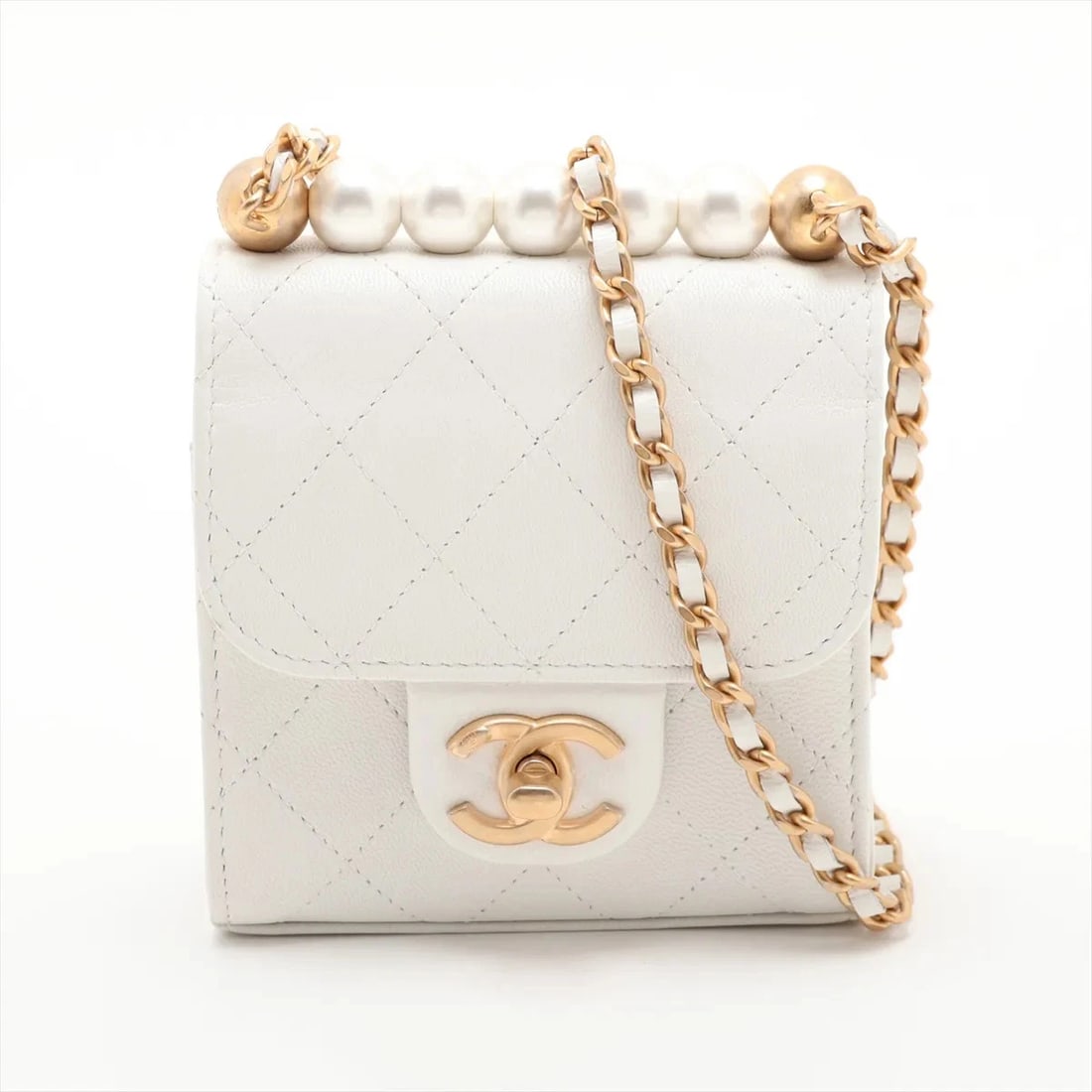 CHANEL MATELASSE LEATHER CHAIN SHOULDER BAG: Chanel Matelasse Leather Chain Shoulder Bag Brand: Chanel Type/Style: Shoulder Bag Material: Leather Color: White Size: Height:5.3inchLength:4.5inchDepth:2.0inch Accessories: None Accessor
