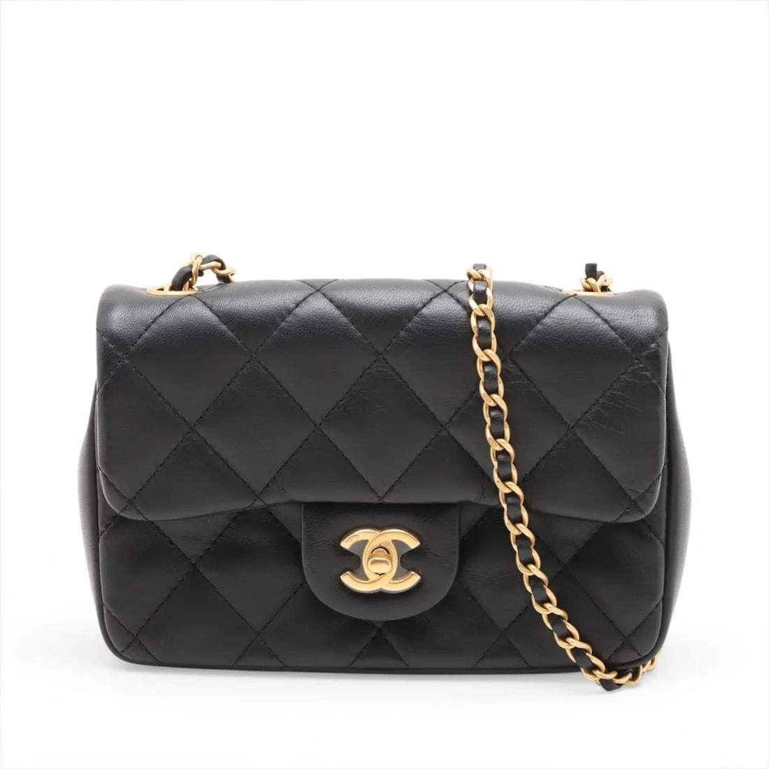 CHANEL MINI MATELASSE LAMBSKIN SINGLE CHAIN BAG: Chanel Mini Matelasse Lambskin Single Chain Bag Brand: Chanel Type/Style: Shoulder Bag Material: Lambskin Color: Black Size: Height:4.7inchLength:7.1inchDepth:1.8inch Accessories: None Acc