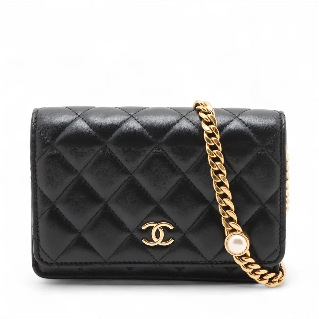 CHANEL MATELASSE LAMBSKIN CHAIN WALLET PEARL BLACK GOLD METAL: Chanel Matelasse Lambskin Chain Wallet Pearl Black Gold Metal Brand: Chanel Type/Style: Shoulder Bag Material: Lambskin Color: Black Size: Height:4.1inchLength:5.9inchDepth:1.4inch Accessories: No