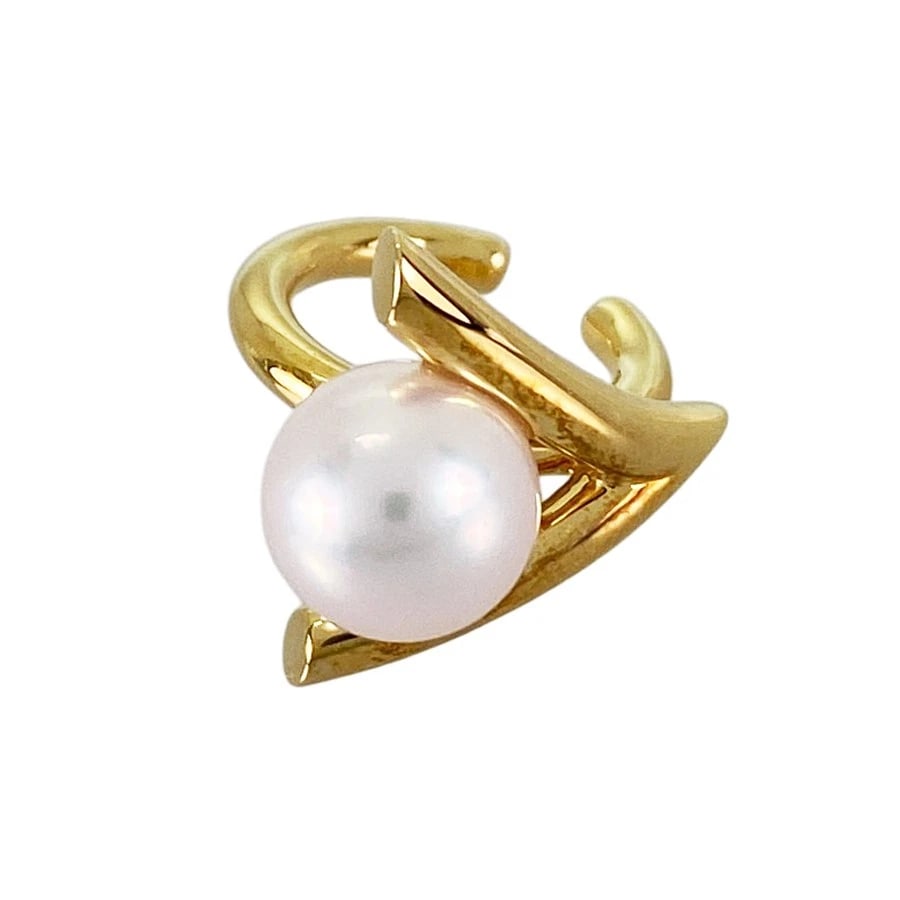 TASAKI DANGER CROW YELLOW GOLD PEARL EAR CUFF: TASAKI Danger Crow Yellow gold Pearl Ear Cuff Brand: TASAKI Type/Style: Ear Cuff Material: 18K Yellow Gold Main Stone Pearl Color: Gold Size: size:14.0mmx13.6mm Accessories: None Accessori
