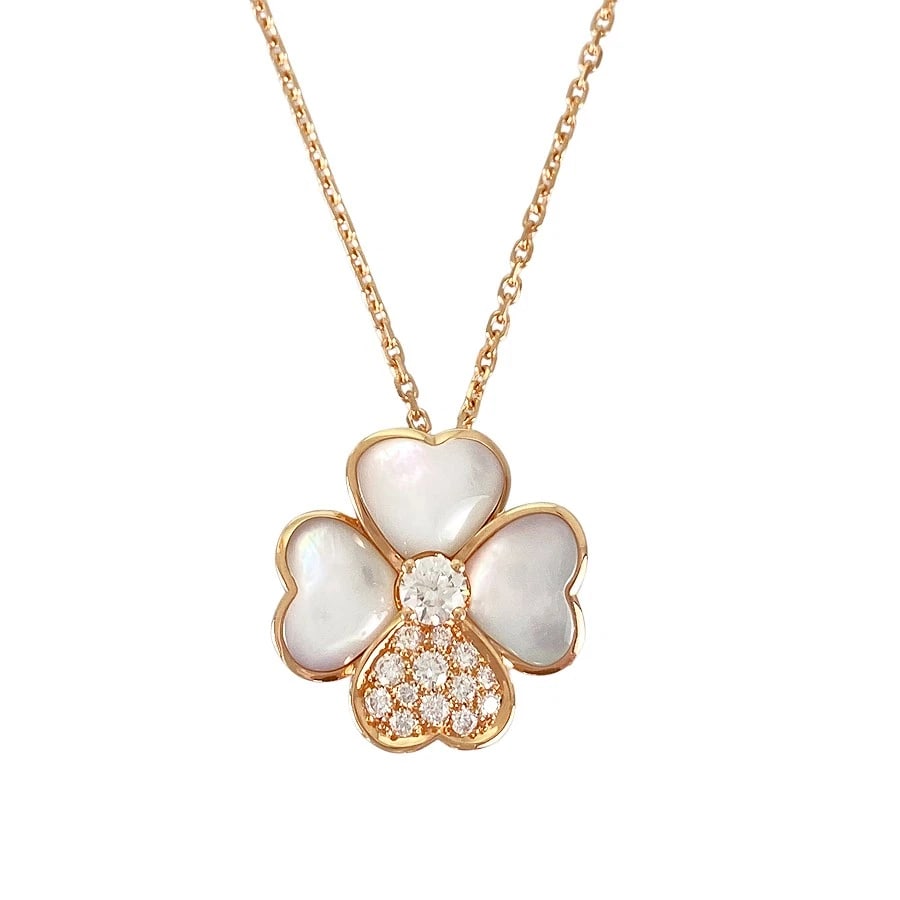 VAN CLEEF & ARPELS COSMOS CLIP PENDANT MEDIUM MODEL NECKLACE: Van Cleef & Arpels Cosmos Clip Pendant Medium Model Necklace Brand: Van Cleef & Arpels Type/Style: Necklace Material: 18K Rose Gold Color: RG Size: Top size:20.3mmx19.9mm Necklace full length:41.5cm