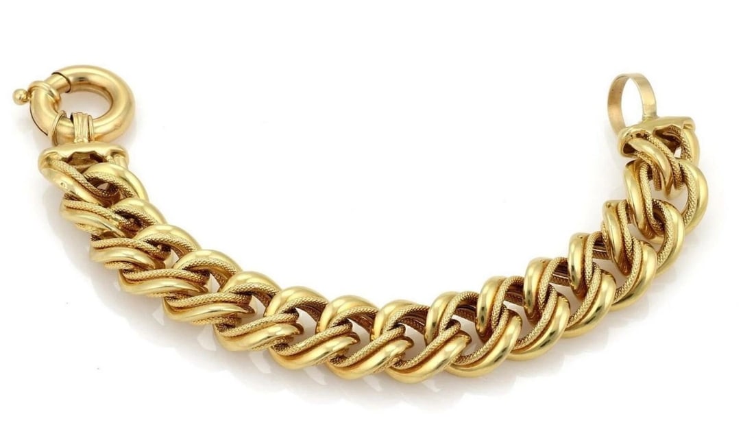 TRIPLE FANCY CURB LINK BRACELET 18K YELLOW GOLD: Triple Fancy Curb Link Bracelet 18K Yellow Gold Brand: Unbranded Type/Style: Bracelet Material: 18k yellow gold Color: yellow Size: Length: Approximately 8inch Measurements: Approximately 0.75inch wid
