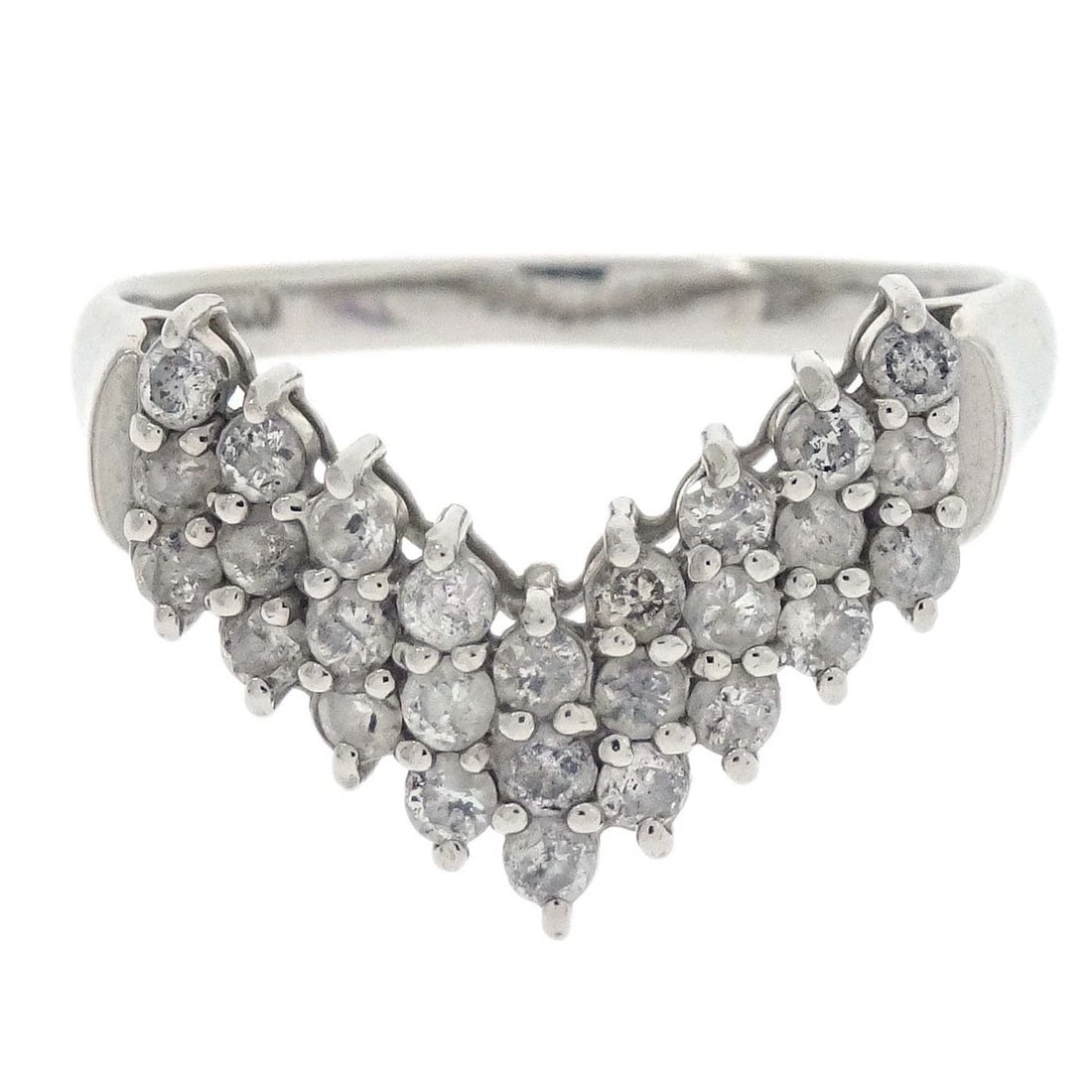 RING PT900 DIAMOND SILVER JEWELRY: Ring Pt900 Diamond Silver Jewelry Brand: No Brand Type/Style: Ring Material: PT900 Main Stone Natural Color: Silver Size: 6.25 - 6.5 US Accessories: None Accessories Notice: When purchasing pre-owned