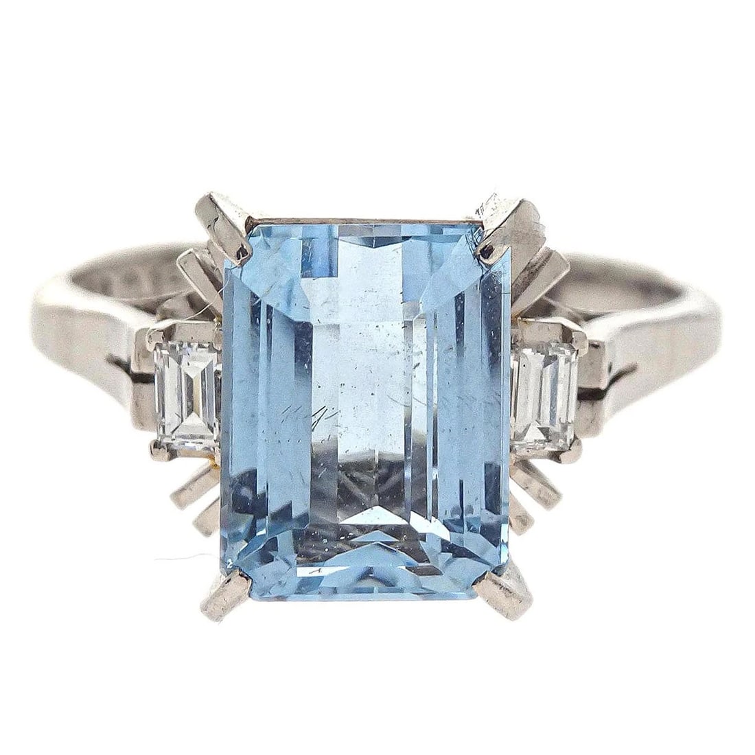 RING PM900 BLUE TOPAZ DIAMOND JEWELRY: Ring Pm900 Blue Topaz Diamond Jewelry Brand: No Brand Type/Style: Ring Material: PT900 Main Stone Blue Topaz Natural Color: Silver Size: 6.75 - 7 US Accessories: None Accessories Notice: W