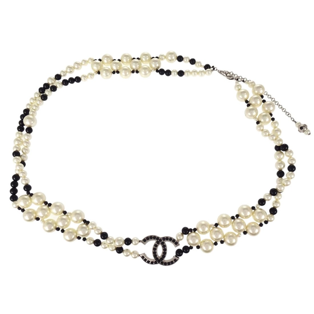 CHANEL ARTIFICIAL PEARL NECKLACE RHINESTONE: Chanel Artificial Pearl Necklace Rhinestone Brand: CHANEL Type/Style: Necklace Material: Silver Plated Main Stone Artificial pearl Rhinestone Color: Silver, White, Black Size: Length : 84.0 cm, Width 