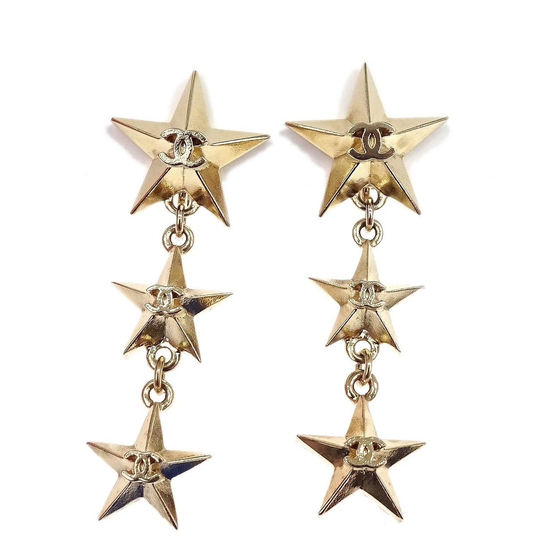 CHANEL STAR EARRINGS CLIP-ON GOLD: Chanel Star Earrings Clip-On Gold Brand: Chanel Type/Style: Earrings Material: Gold Plated Color: Gold Size: W 1.8 x H 4.5 cm Accessories: None Accessories Notice: When purchasing pre-owne
