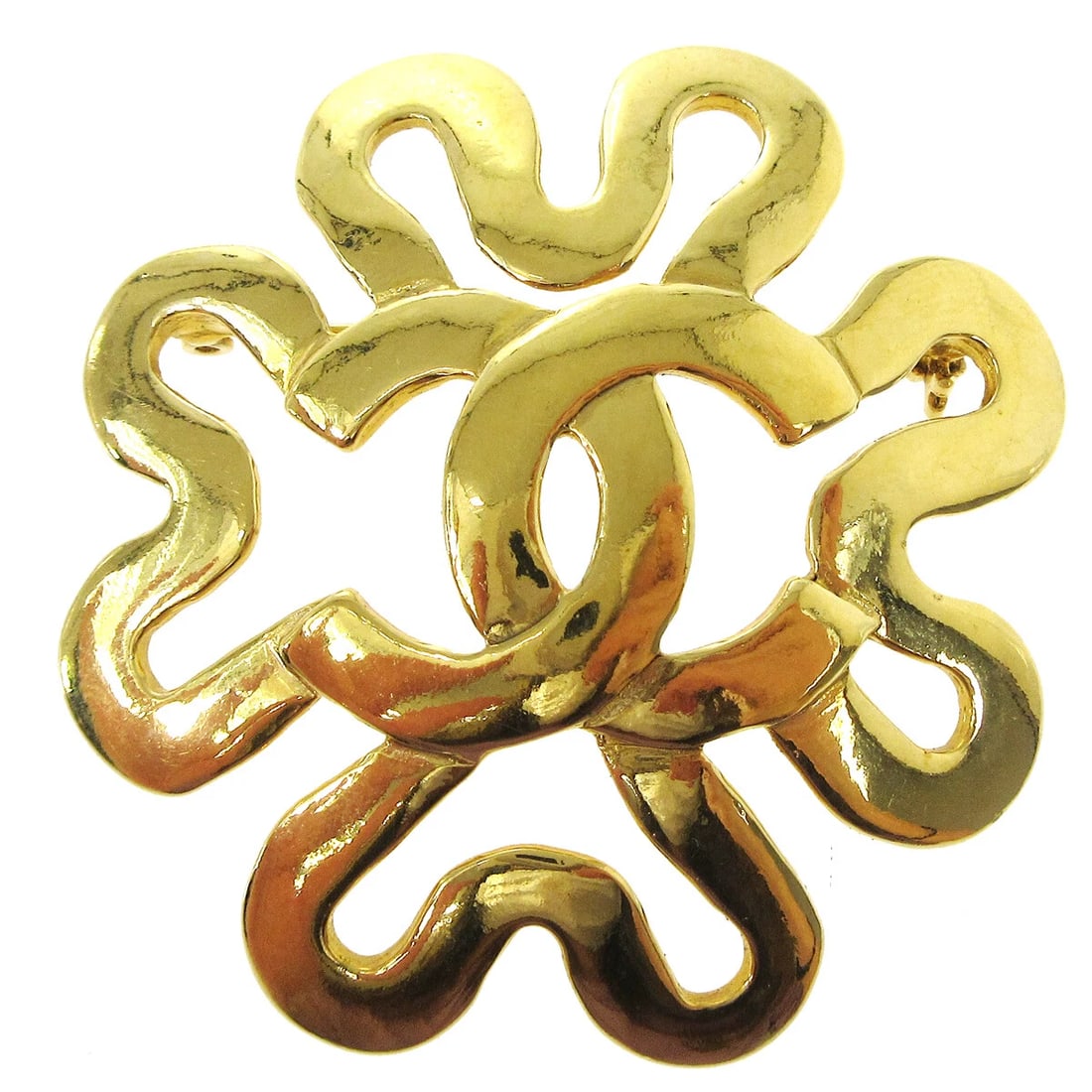 CHANEL FLOWER BROOCH PIN GOLD: Chanel Flower Brooch Pin Gold Brand: CHANEL Type/Style: Brooch Material: Gold Plated Color: Gold Size: W 5.5 x H 5.7 cm Accessories: None Accessories Notice: When purchasing pre-owned good