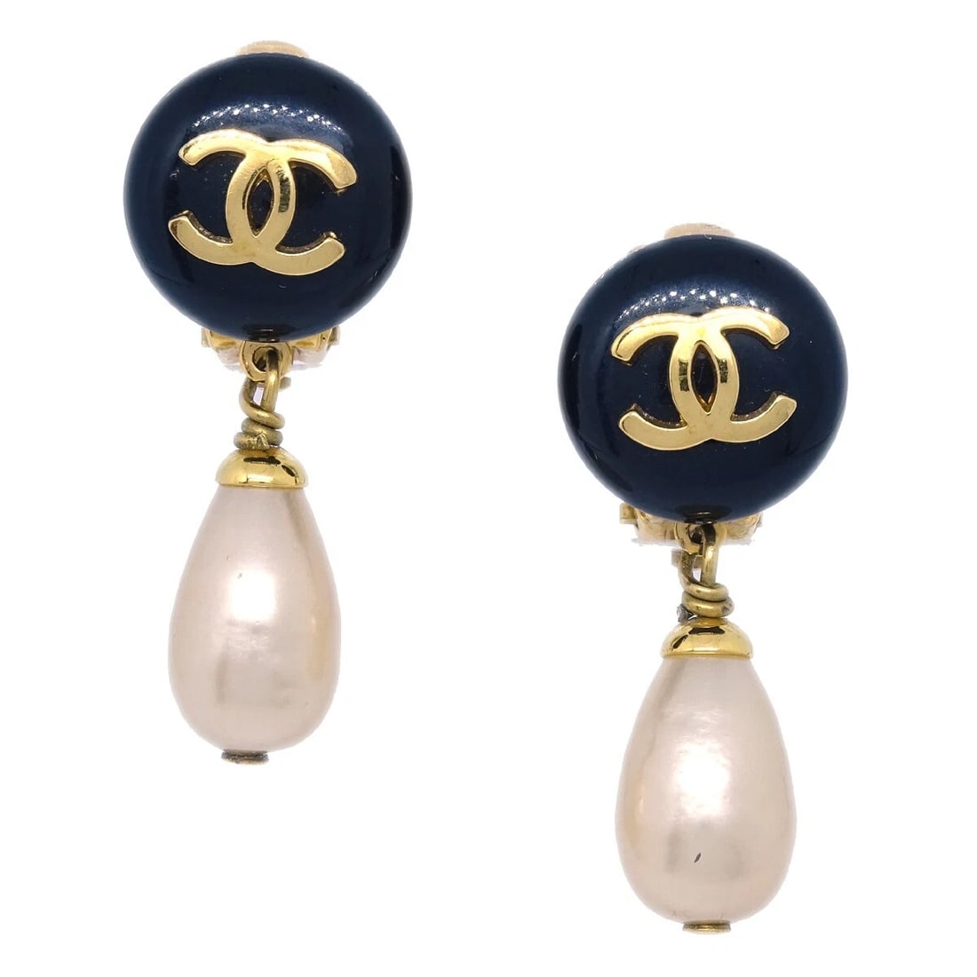 CHANEL ARTIFICIAL PEARL DANGLE EARRINGS CLIP-ON GOLD: Chanel Artificial Pearl Dangle Earrings Clip-On Gold Brand: CHANEL Type/Style: Earrings Material: Gold Plated Acrylic Main Stone Artificial Pearl Color: Gold Size: W 1.4 x H 3.5 cm Accessories: No