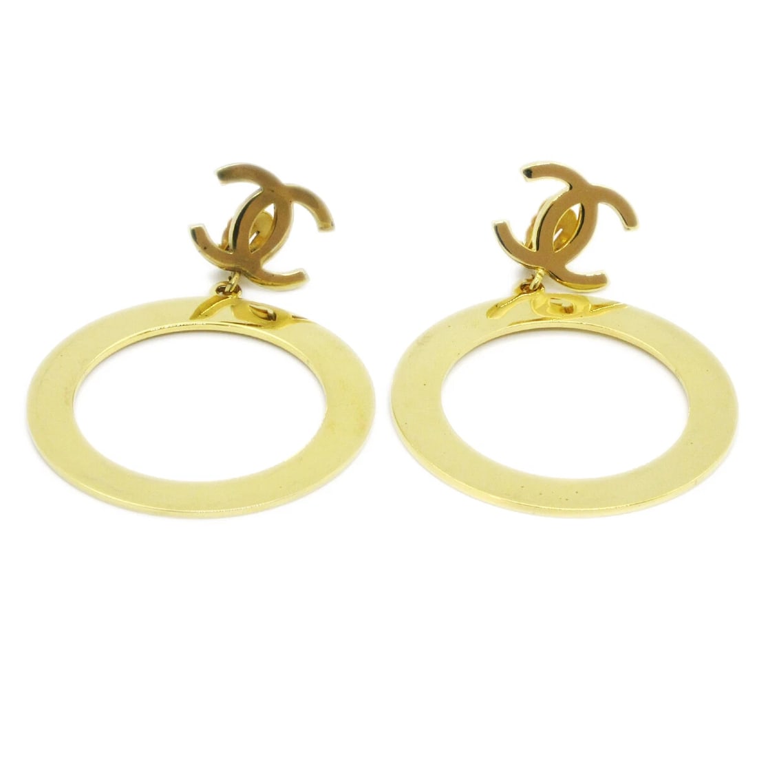 CHANEL HOOP DANGLE EARRINGS CLIP-ON GOLD: Chanel Hoop Dangle Earrings Clip-On Gold Brand: Chanel Type/Style: Earrings Material: Gold-tone Color: Gold Size: W 6.0 x H 8.5 cm Accessories: None Accessories Notice: When purchasing pre