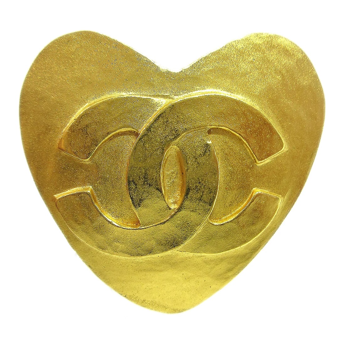 CHANEL HEART BROOCH PIN GOLD: Chanel Heart Brooch Pin Gold Brand: Chanel Type/Style: Brooch Material: Gold-tone Color: Gold Size: W 4.5 x H 4.7 cm Accessories: None Accessories Notice: When purchasing pre-owned goods,