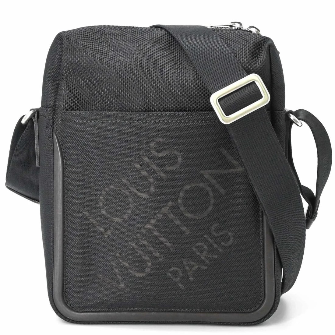 LOUIS VUITTON DAMIER GEANT CITADIN MM SHOULDER BAG: LOUIS VUITTON Damier Geant Citadin MM Shoulder Bag Brand: Louis Vuitton Type/Style: Shoulder bag Material: Damier Geant Color: Black Size: (HxWxD) 25cm x 20cm x 7.5cm / 9.84inch x 7.87inch x 2.95inch 