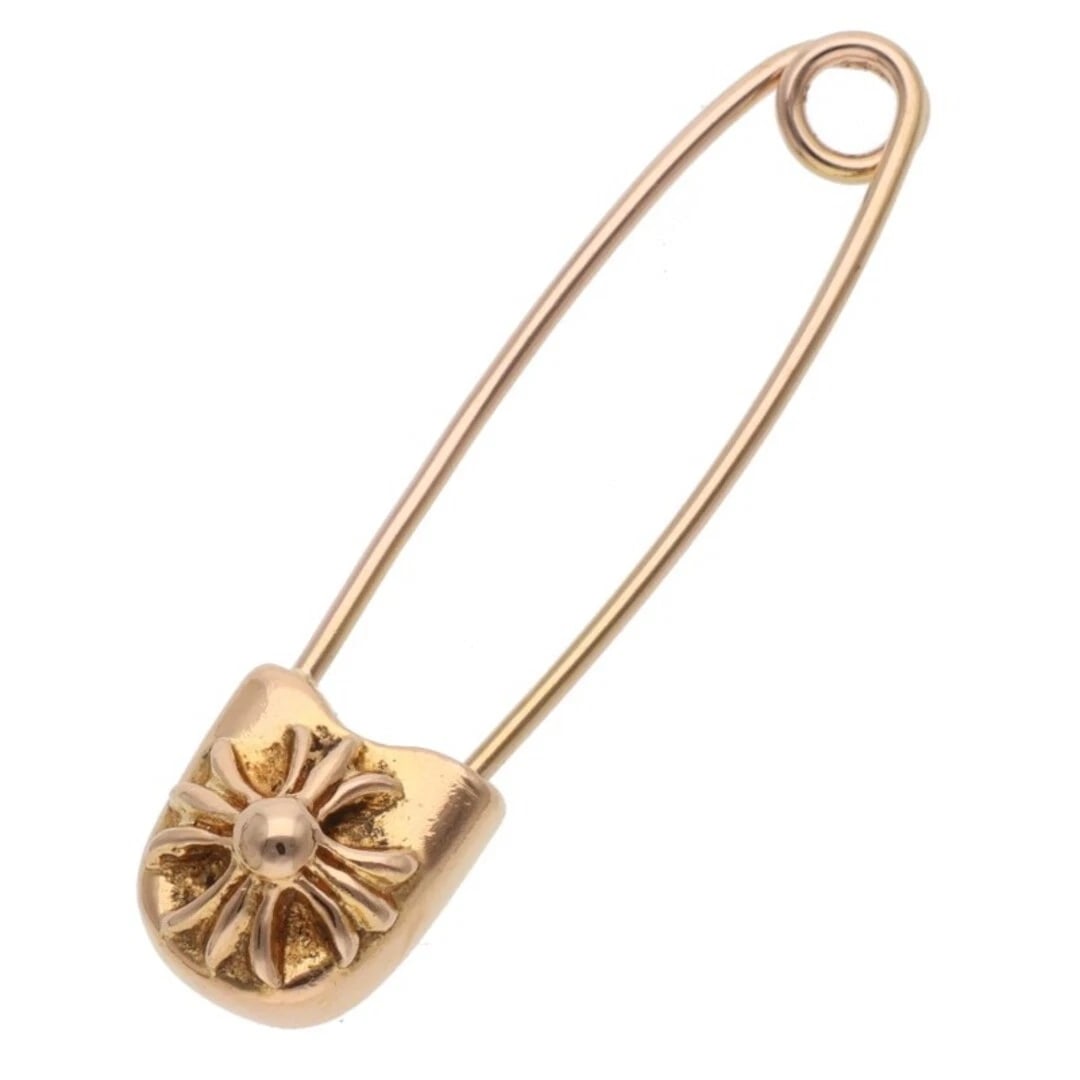 CHROME HEARTS SAFETY PIN S SMALL GOLD NECKLACE: Chrome Hearts Safety PIN S Small Gold Necklace Brand: Chrome Hearts Type/Style: Necklace Material: Color: Silver, Gold Size: width 0.8cm, vertical 3.2cm Accessories: None Accessories Notice: When