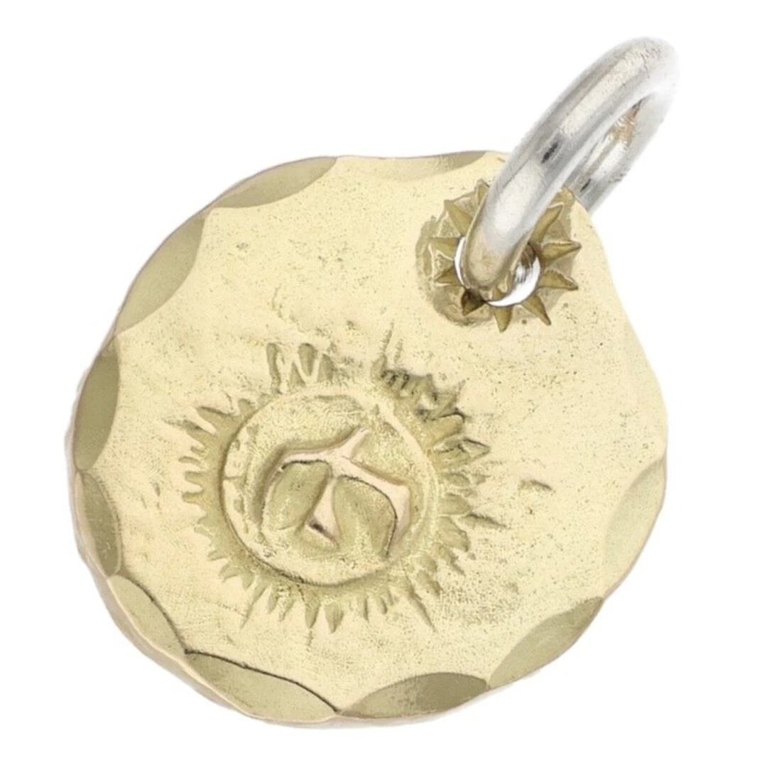 GOROWS FULL GOLD SUN METAL LARGE NECKLACE: Gorows Full Gold Sun Metal Large Necklace Brand: goro's Type/Style: Necklace Material: Color: Gold Size: Width 1.5cm, vertical 2.1cm Accessories: None Accessories Notice: When purchasing pre-owned