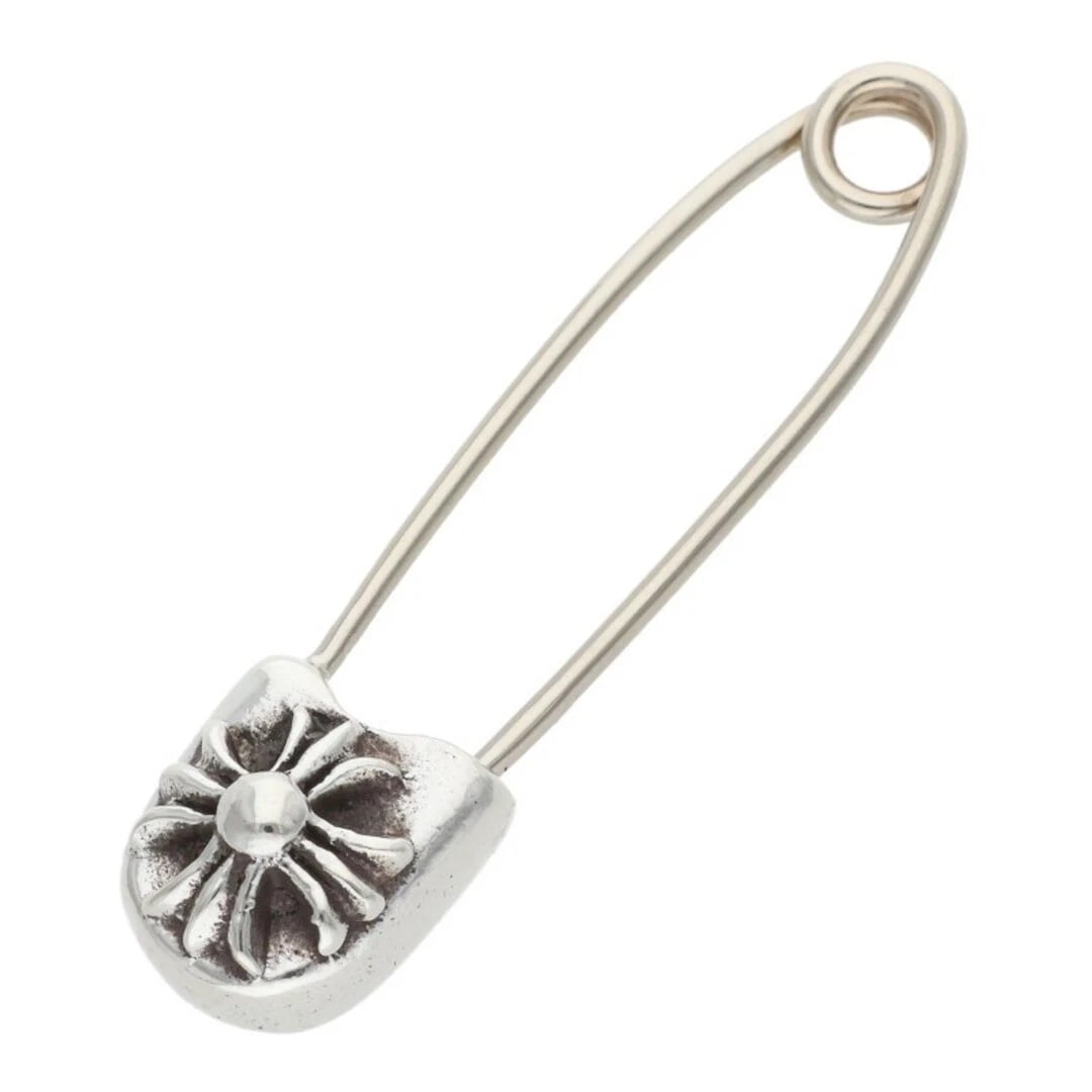 CHROME HEARTS SAFETY PIN SM SMALL SILVER NECKLACE: Chrome Hearts Safety PIN SM small Silver Necklace Brand: Chrome Hearts Type/Style: Necklace Material: Color: Size: Width 0.8cm, vertical 3.2cm Accessories: None Accessories Notice: When purchasing