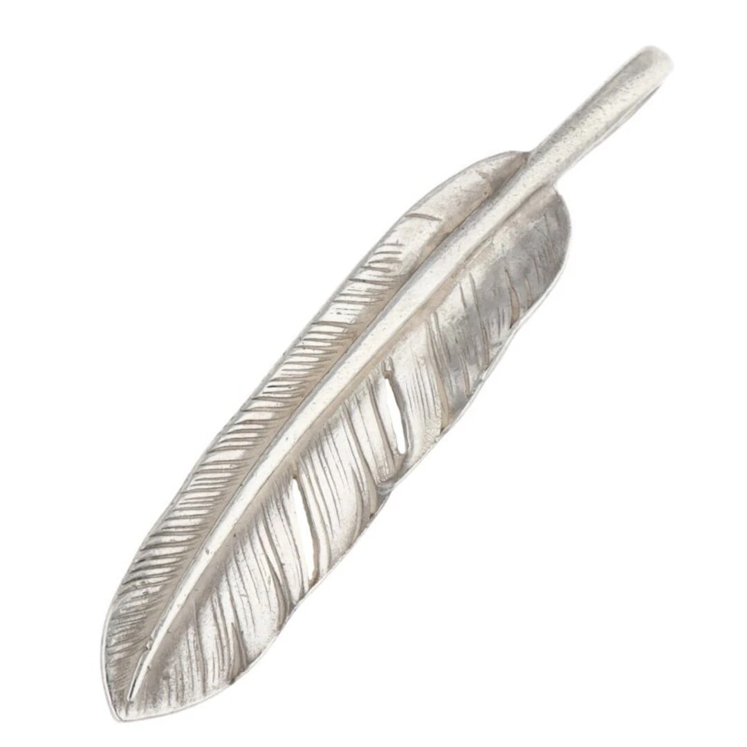 GORROWS FEATHER LARGE LEFT FACING NECKLACE TOP: Gorrows Feather Large Left Facing Necklace Top Brand: goro's Type/Style: Necklace Material: 925 silver Color: silver Size: vertical 4.3cm Accessories: None Accessories Notice: When purchas