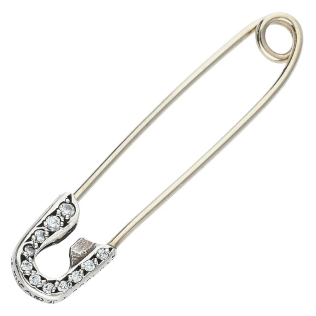 CHROME HEARTS SAFETY PIN DMND SMALL PAVE DIAMOND SILVER NECKLACE TOP: Chrome Hearts Safety Pin DMND Small PAVE diamond silver Necklace Top Brand: Chrome Hearts Type/Style: Necklace Material: 925 silver Color: silver Size: vertical 3.7cm Accessories: None Acc
