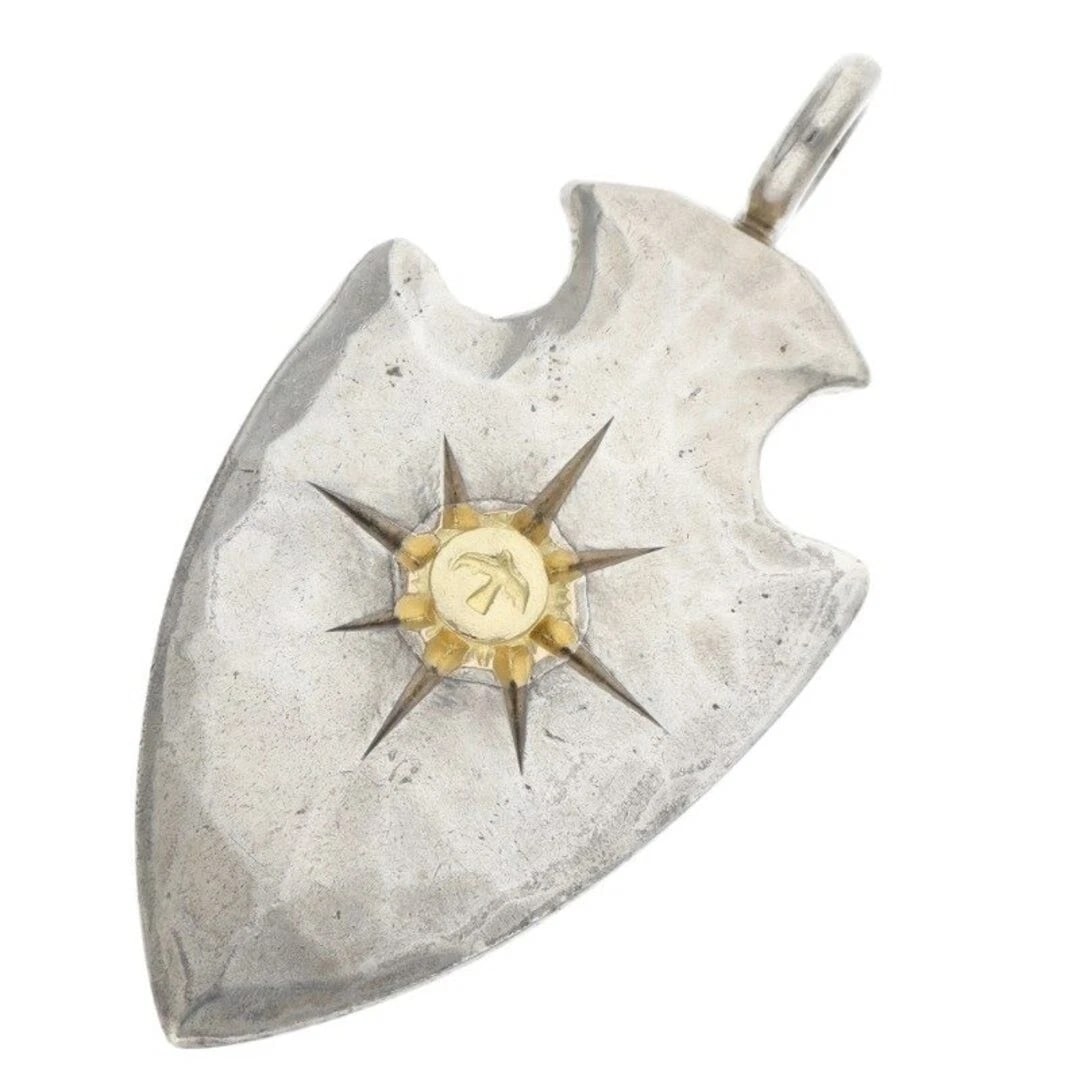 GORROWS GOLD METAL ARROWHEAD LARGE NECKLACE TOP: Gorrows gold metal arrowhead large necklace top Brand: goro's Type/Style: Necklace Material: Silver ? Gold Color: Silver ? Gold Size: vertical 5.3cm Accessories: None Accessories Notice: When