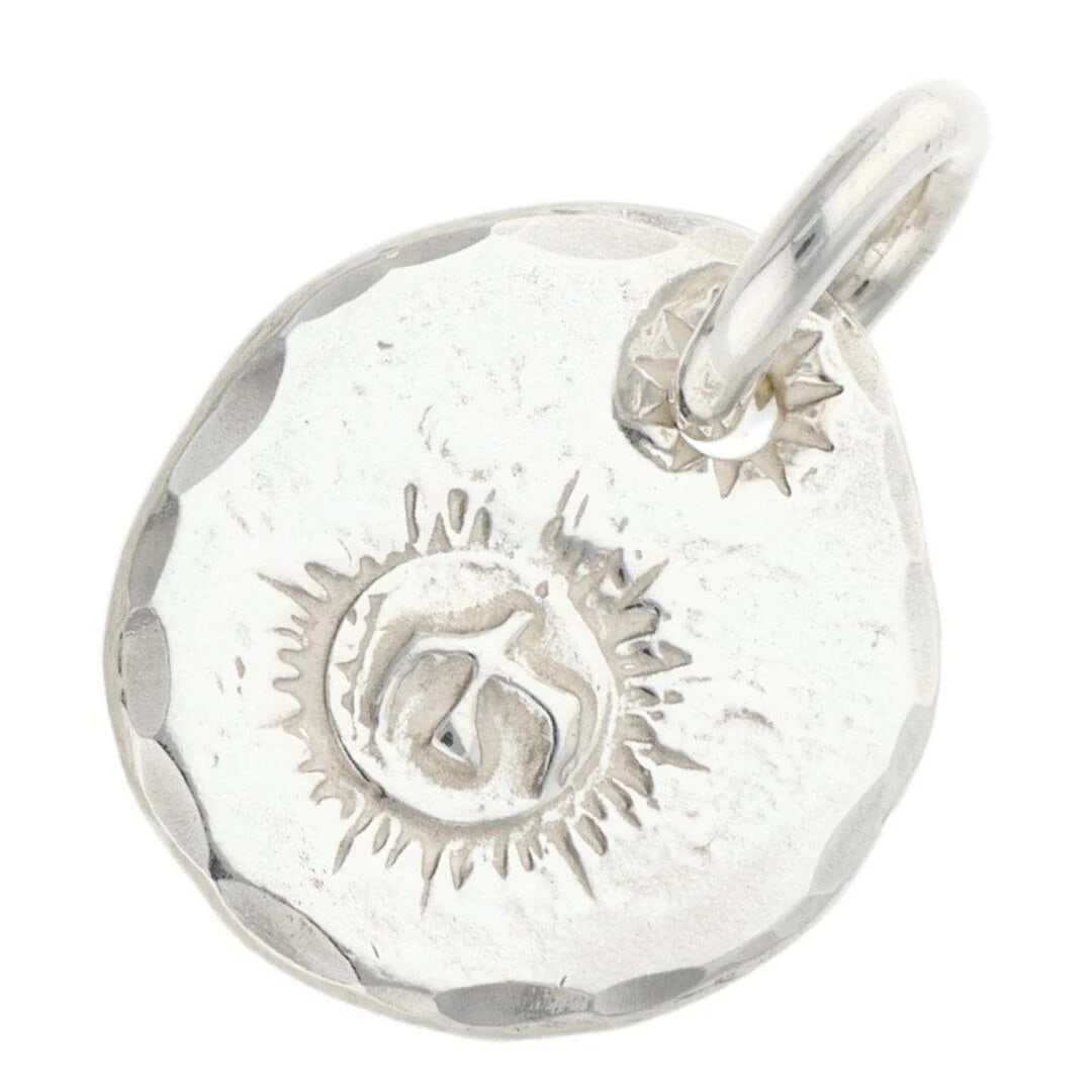 GOROWS SV SUN METAL LARGE NECKLINE TOP: Gorows SV Sun Metal Large Neckline Top Brand: goro's Type/Style: Necklace Material: 925 Silver Color: silver Size: vertical 2.1cm Accessories: None Accessories Notice: When purchasing pre-owned